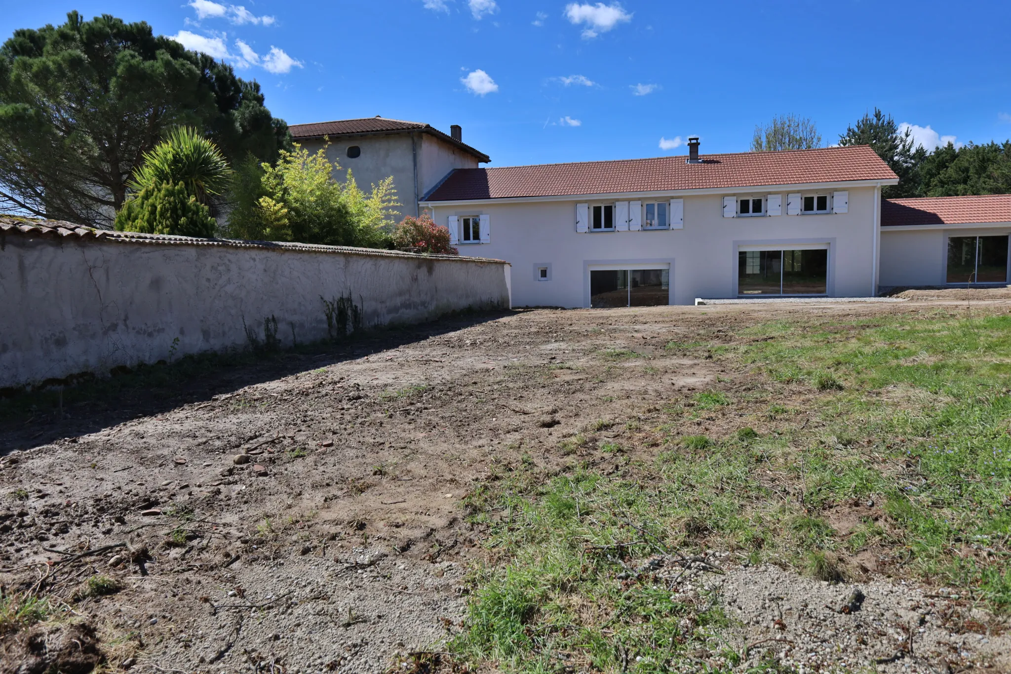 Maison à vendre de 156 m² à Saint Just Chaleyssin avec terrain et potentiel de personnalisation 