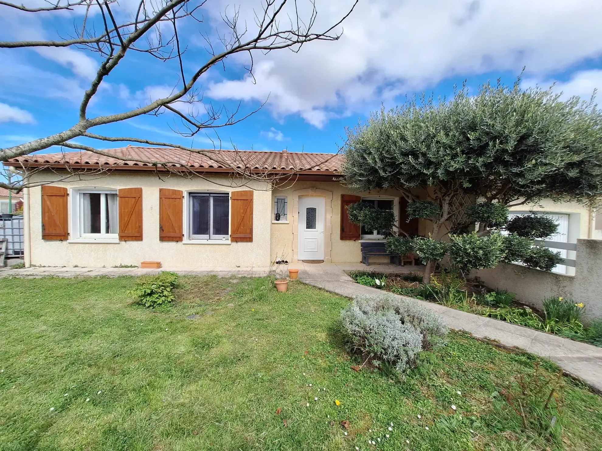 villa 5 chambres avec terrasse et garage à Saint-Germain-Des-Prés 81