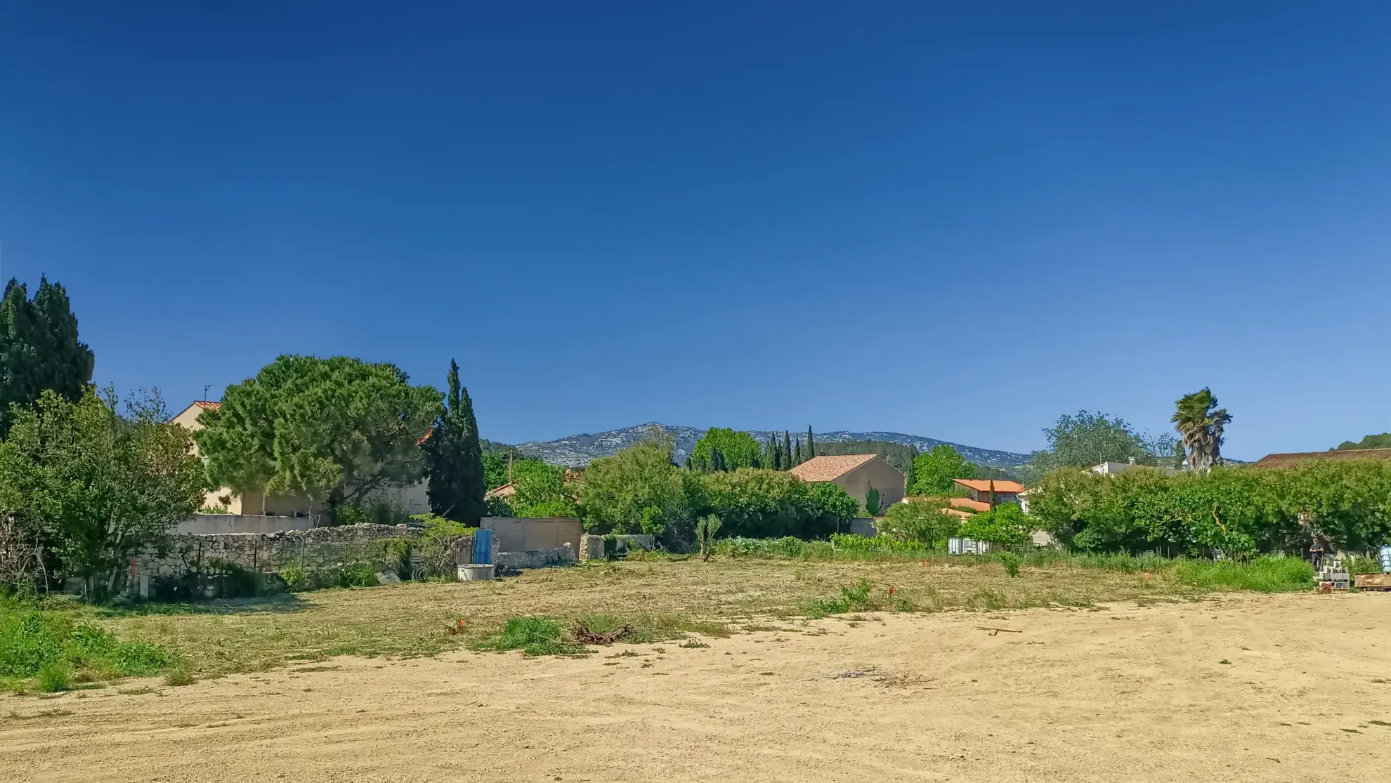 Terrain constructible viabilisé de 342 m² à La Palme, proche de la mer 