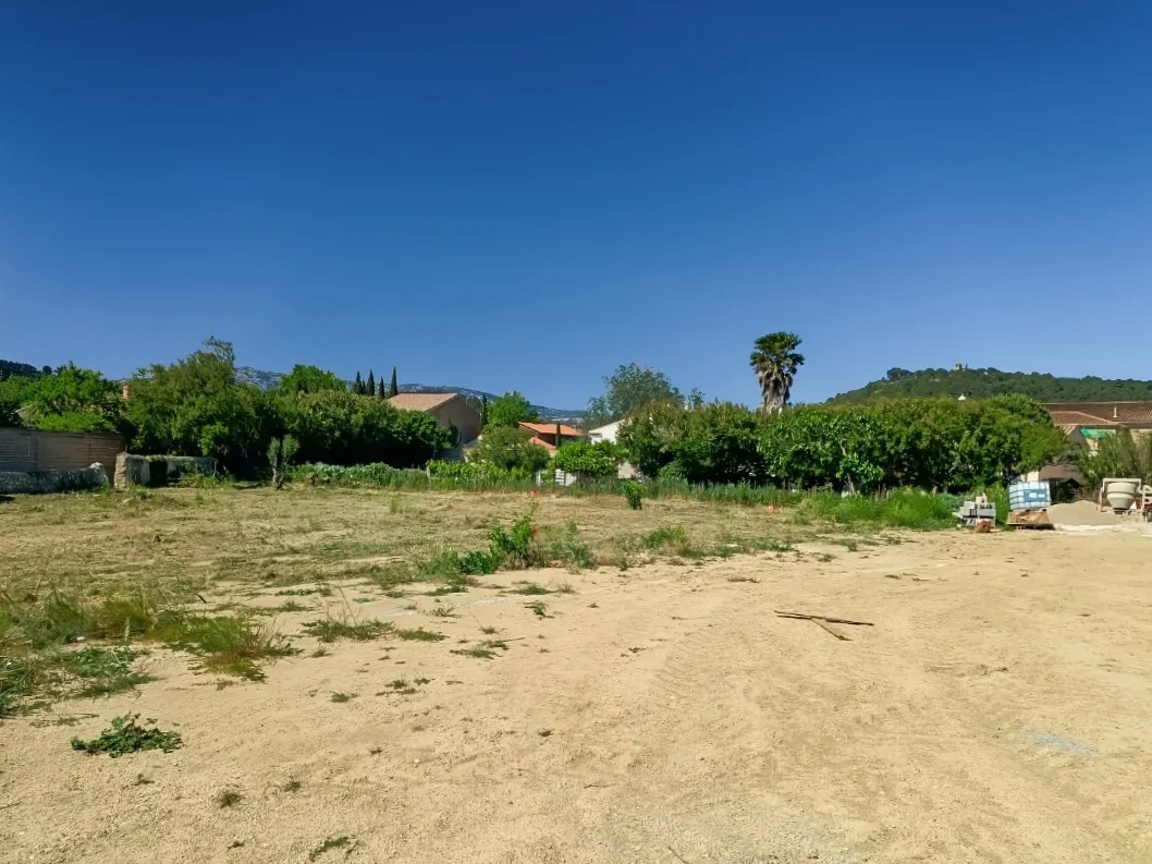 Terrain constructible viabilisé de 342 m² à La Palme, proche de la mer 