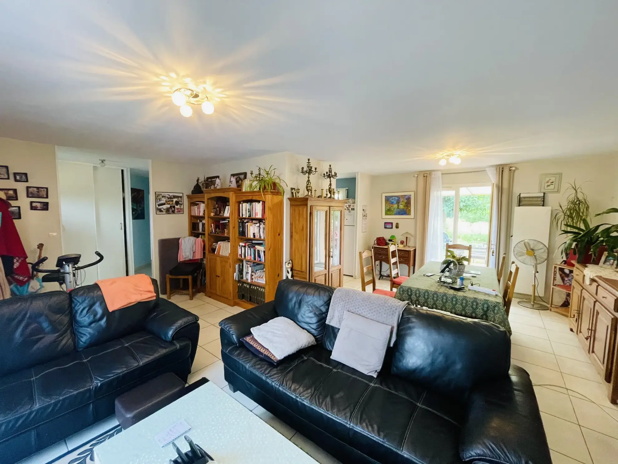 Maison de plain-pied avec 3-4 chambres, garage et jardin à Chamadelle 