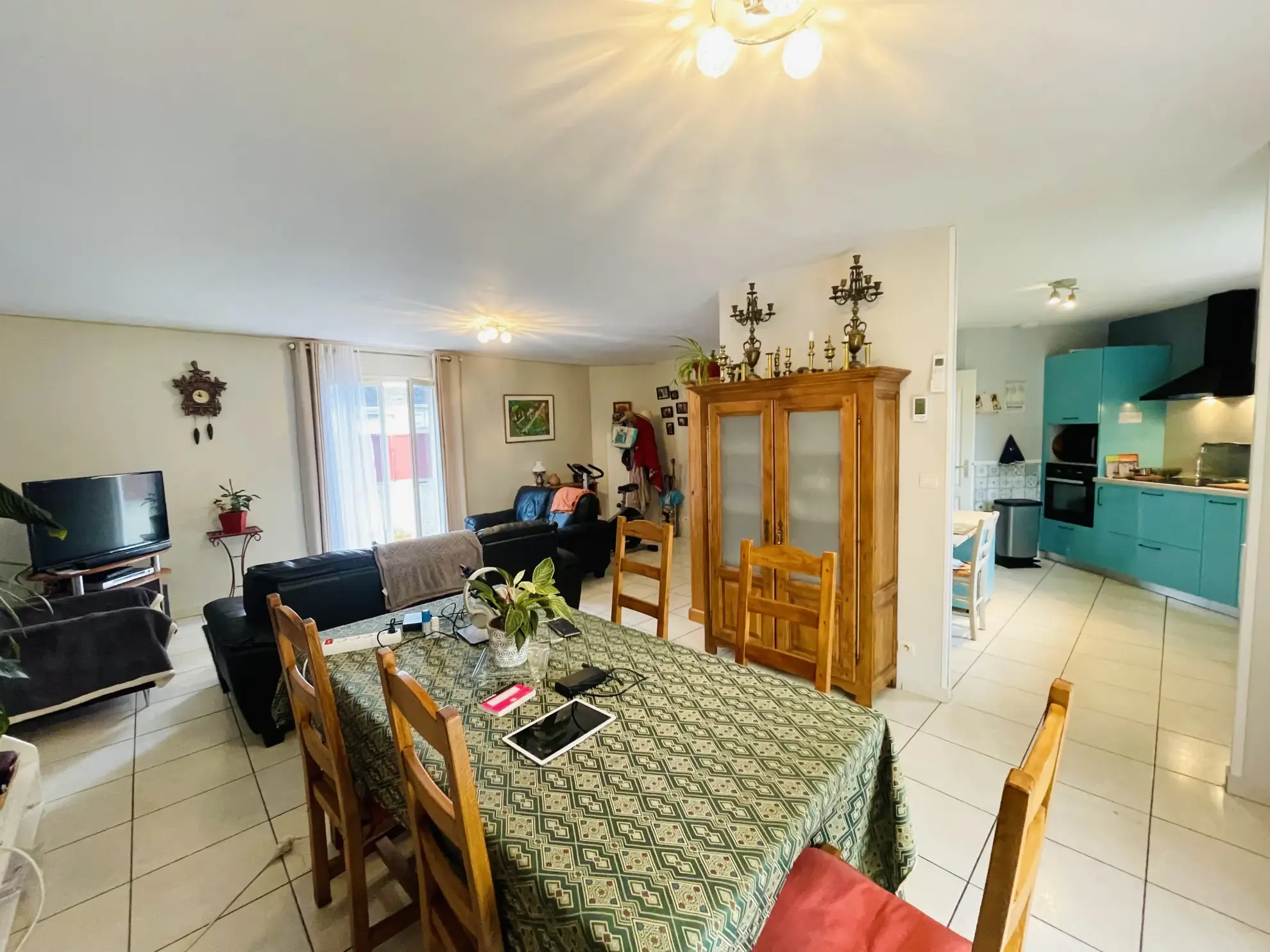 Maison de plain-pied avec 3-4 chambres, garage et jardin à Chamadelle 