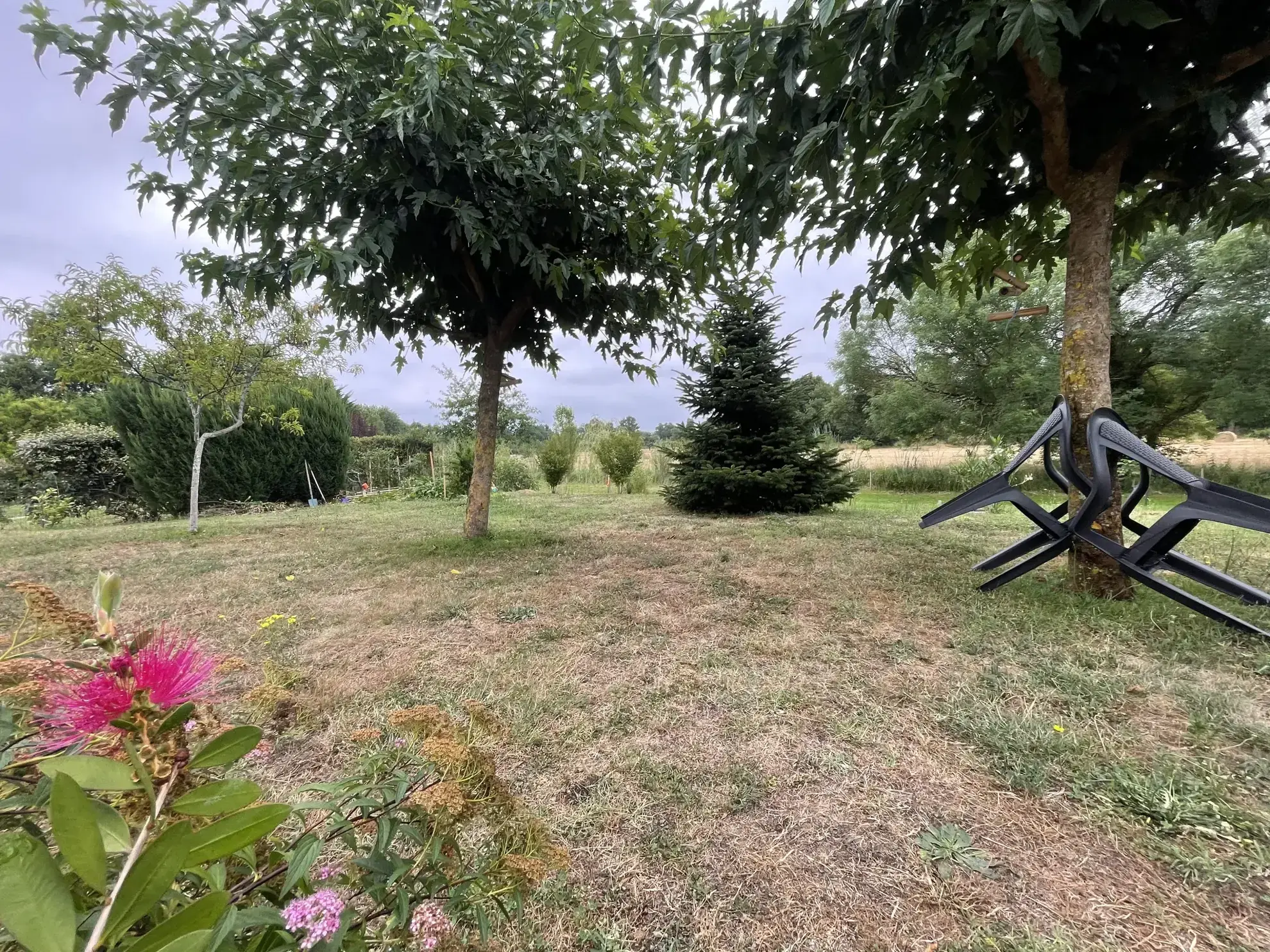 Maison de plain-pied avec 3-4 chambres, garage et jardin à Chamadelle 