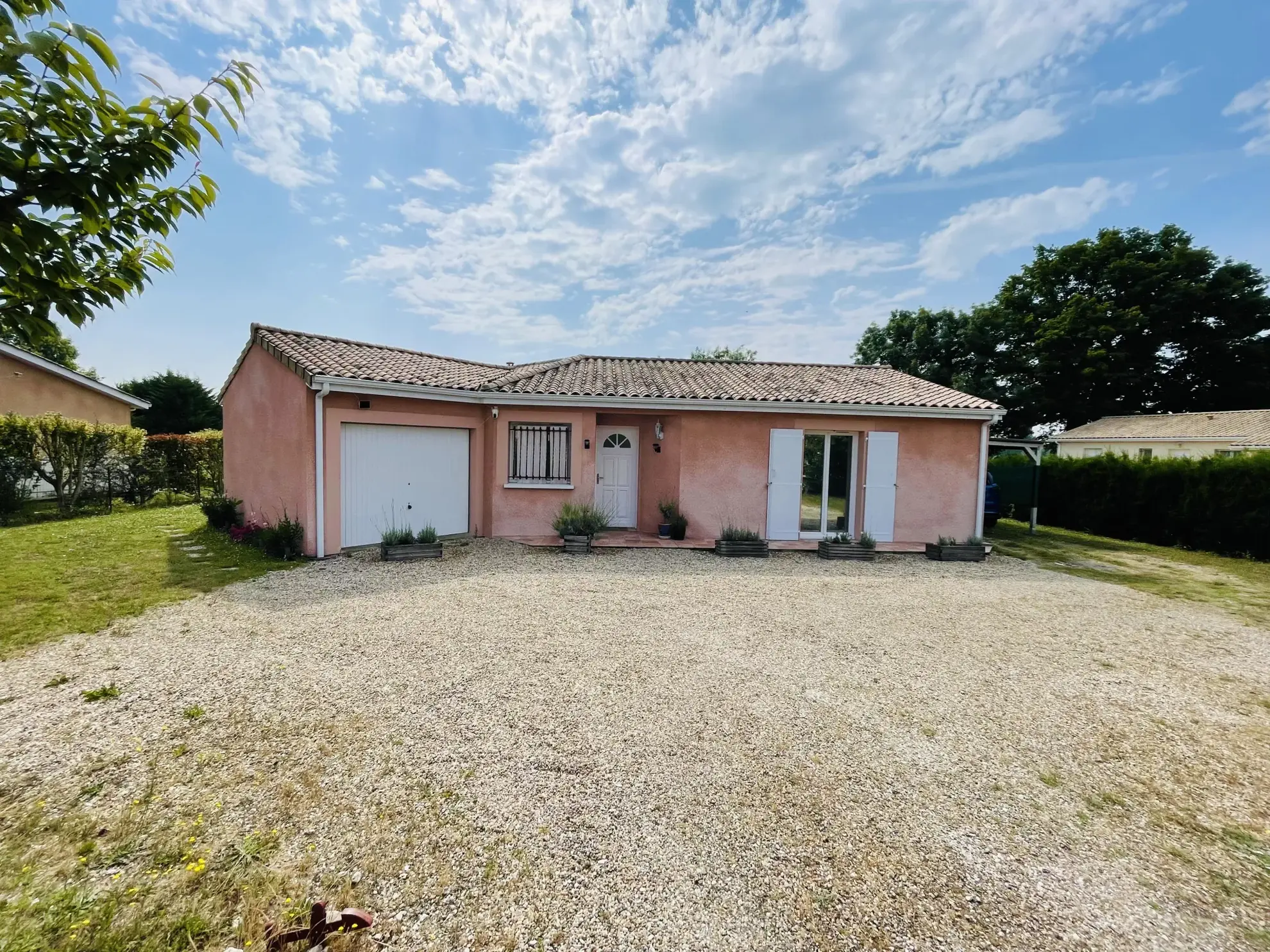 Maison de 106 m² avec 4 chambres, garage et jardin à Chamadelle proximité Libourne