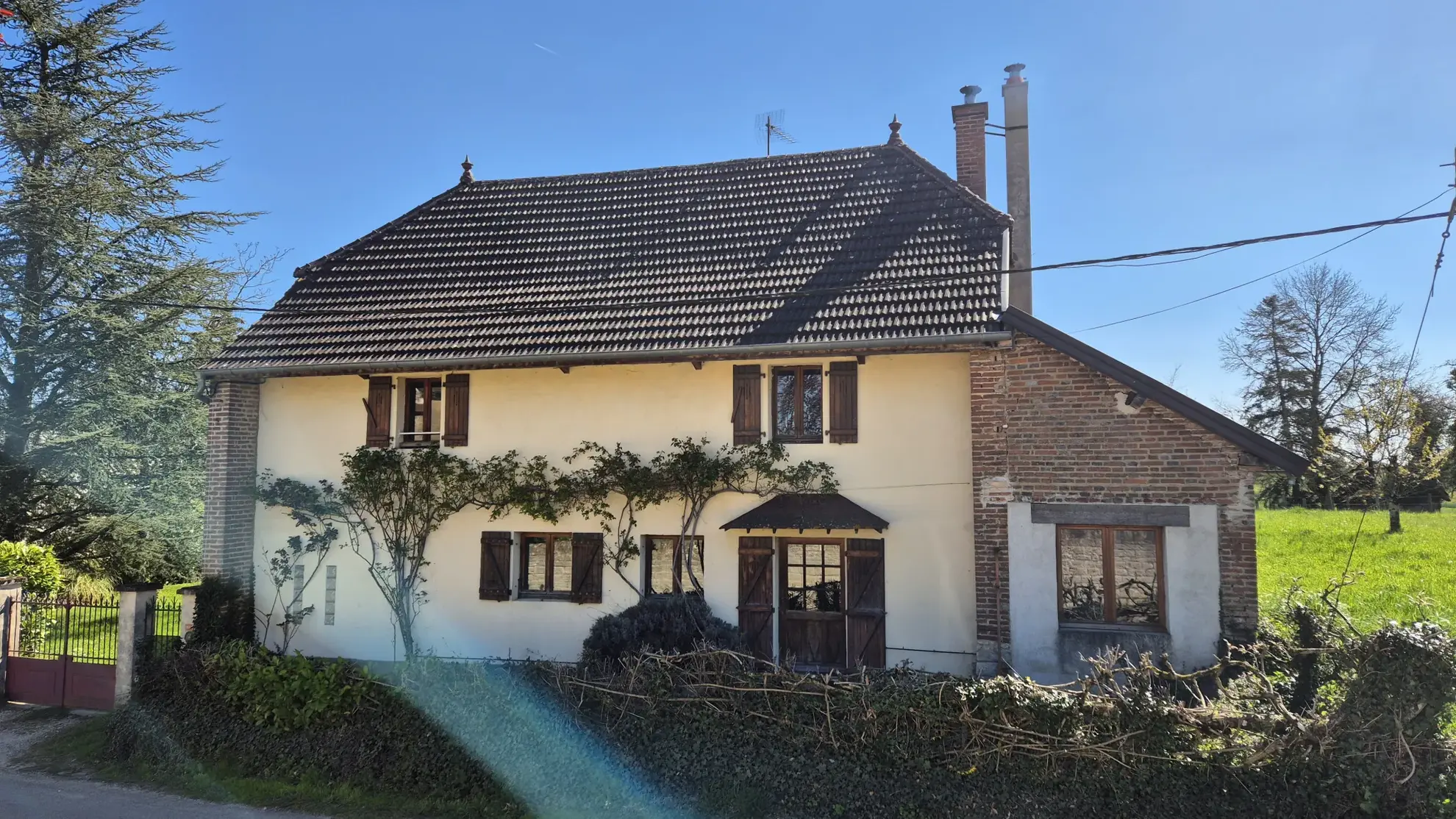 À vendre maison authentique de 200 m² à Chapelle-Voland avec dépendances et terrain arboré