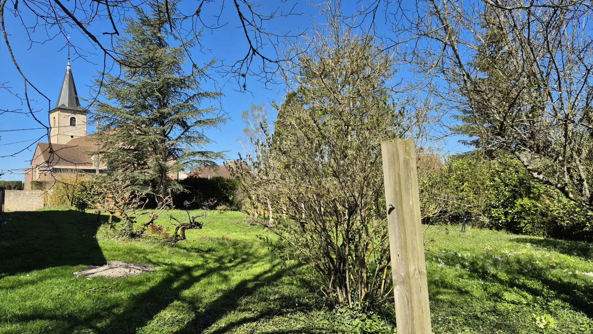 À vendre maison authentique de 200 m² à Chapelle-Voland avec dépendances et terrain arboré 