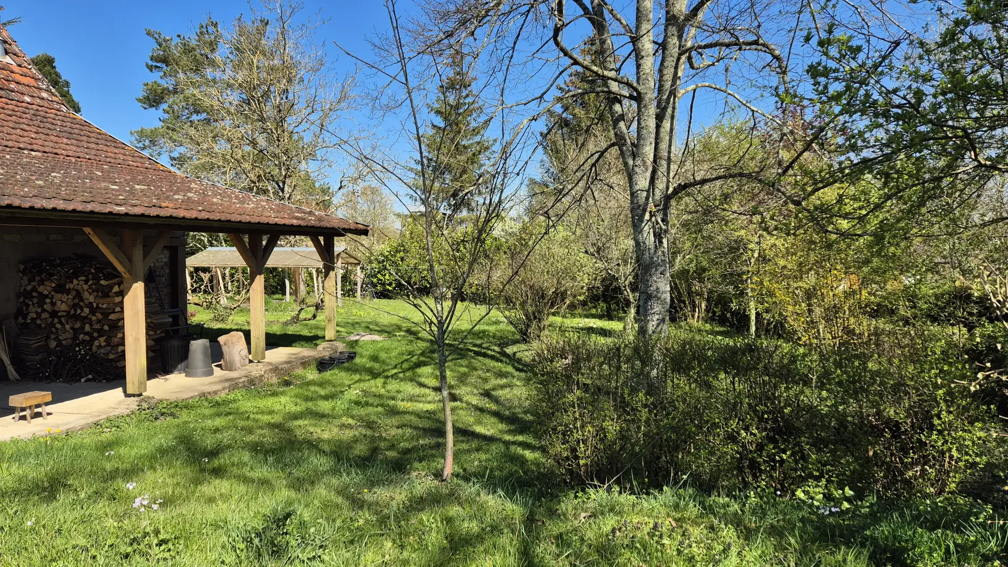 À vendre maison authentique de 200 m² à Chapelle-Voland avec dépendances et terrain arboré 