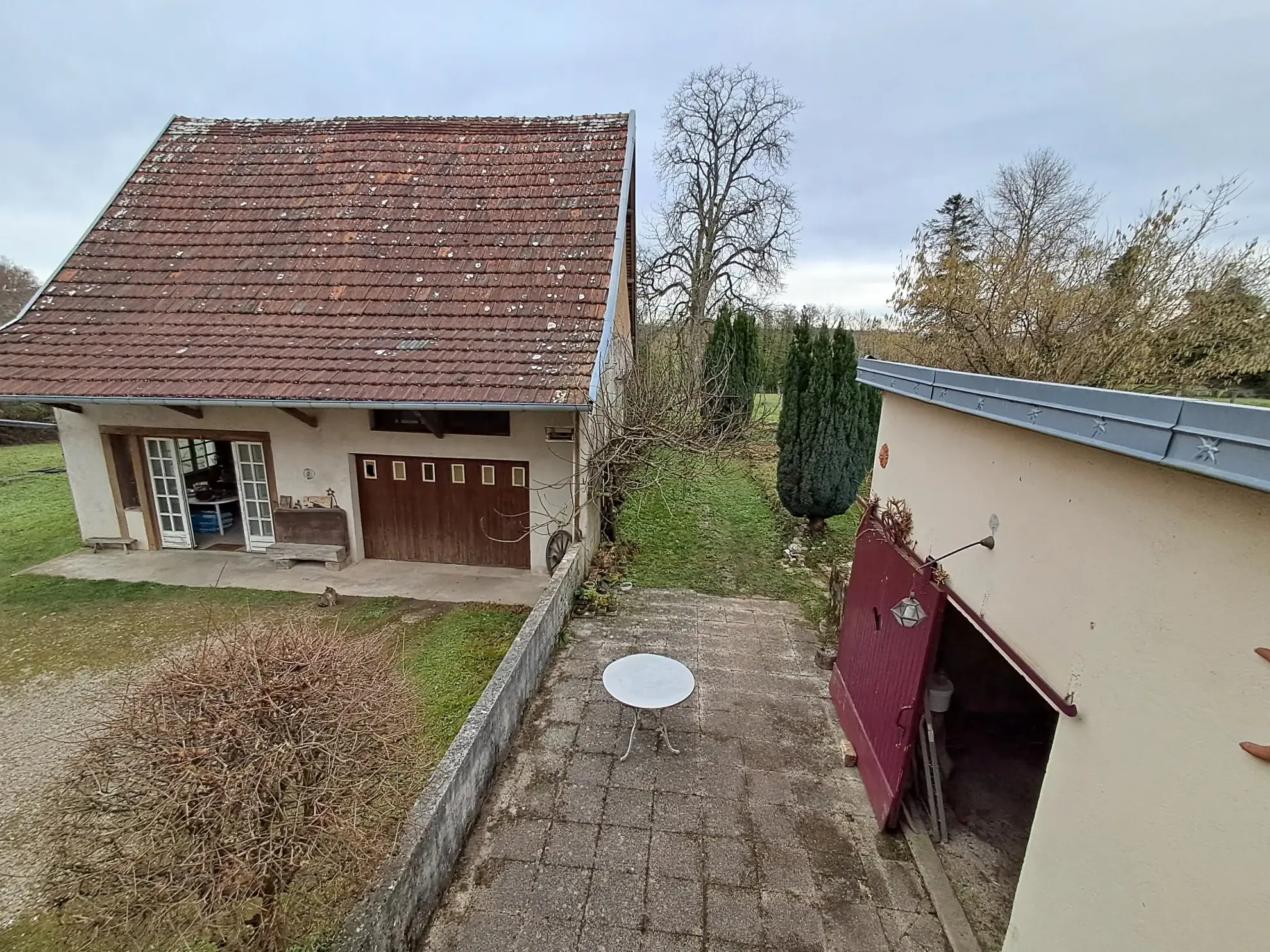 À vendre maison authentique de 200 m² à Chapelle-Voland avec dépendances et terrain arboré 