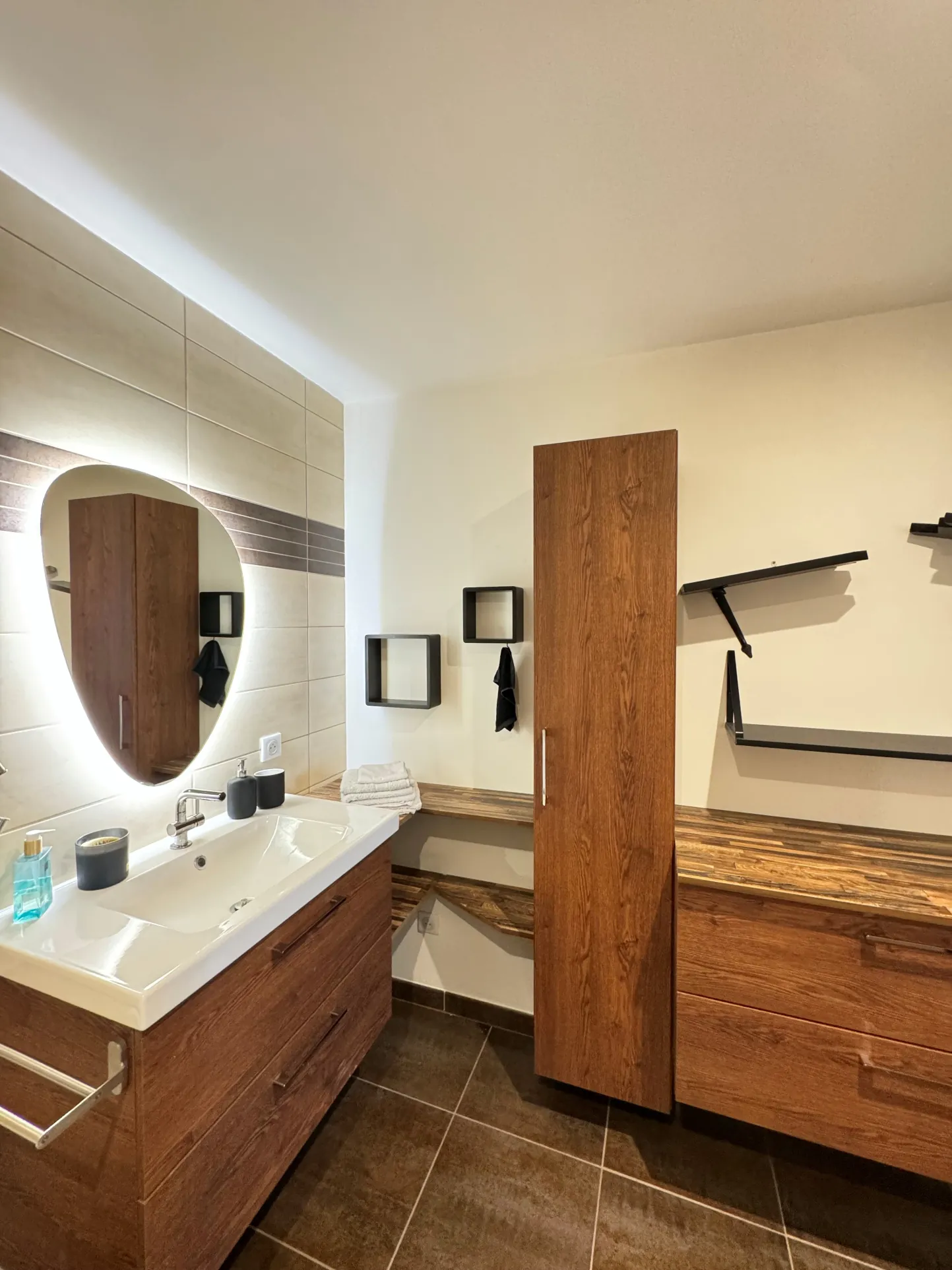 Magnifique duplex en rez-de-jardin avec terrasse, jardin et garage à Argiesans 