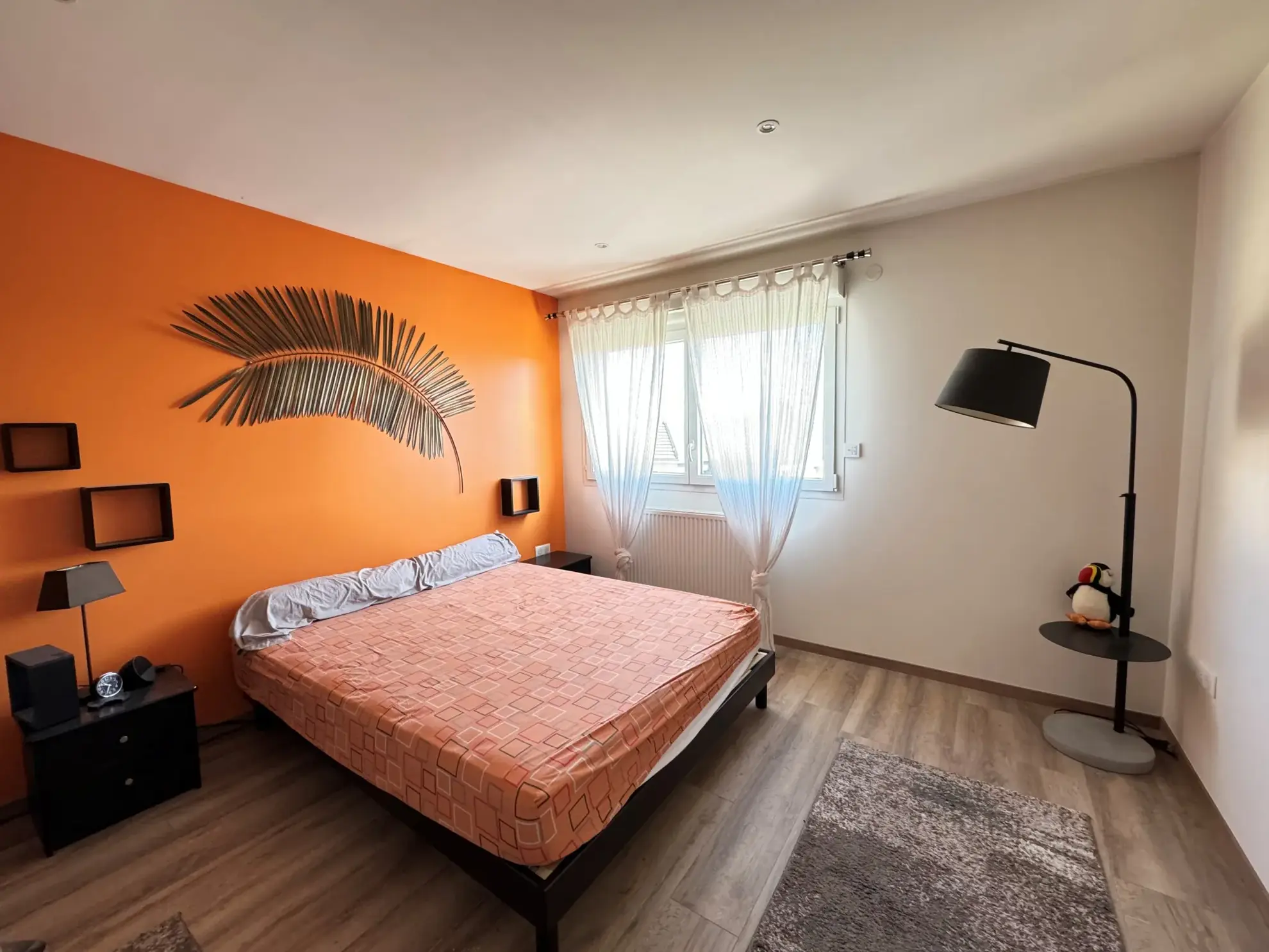 Magnifique duplex en rez-de-jardin avec terrasse, jardin et garage à Argiesans 