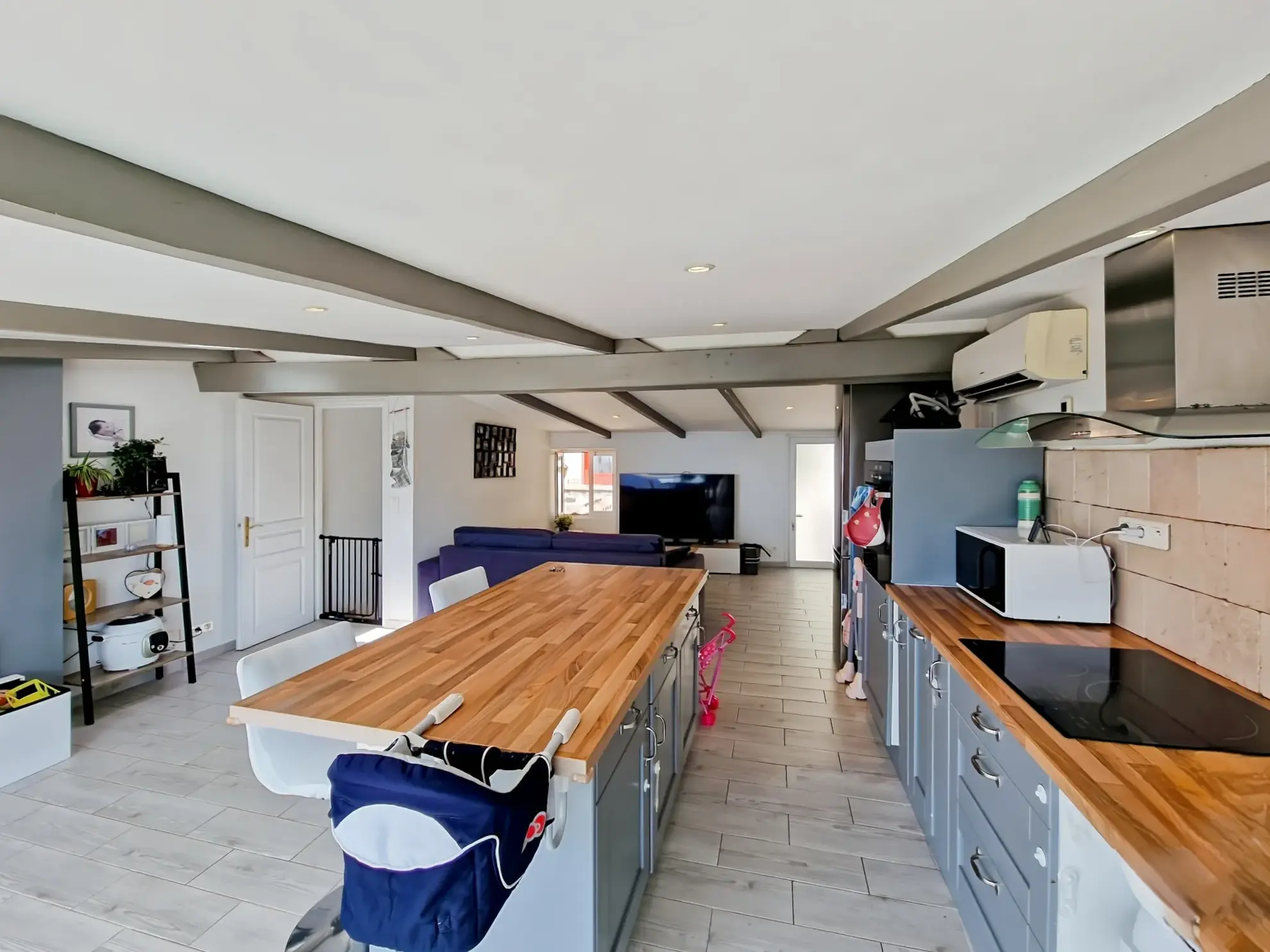 Maison de village avec vue dégagée de 97 m² à Bonson, proximité Nice 