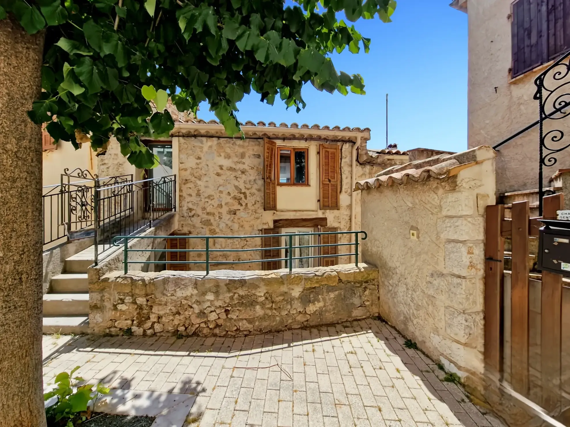 Maison de village avec vue dégagée de 97 m² à Bonson, proximité Nice