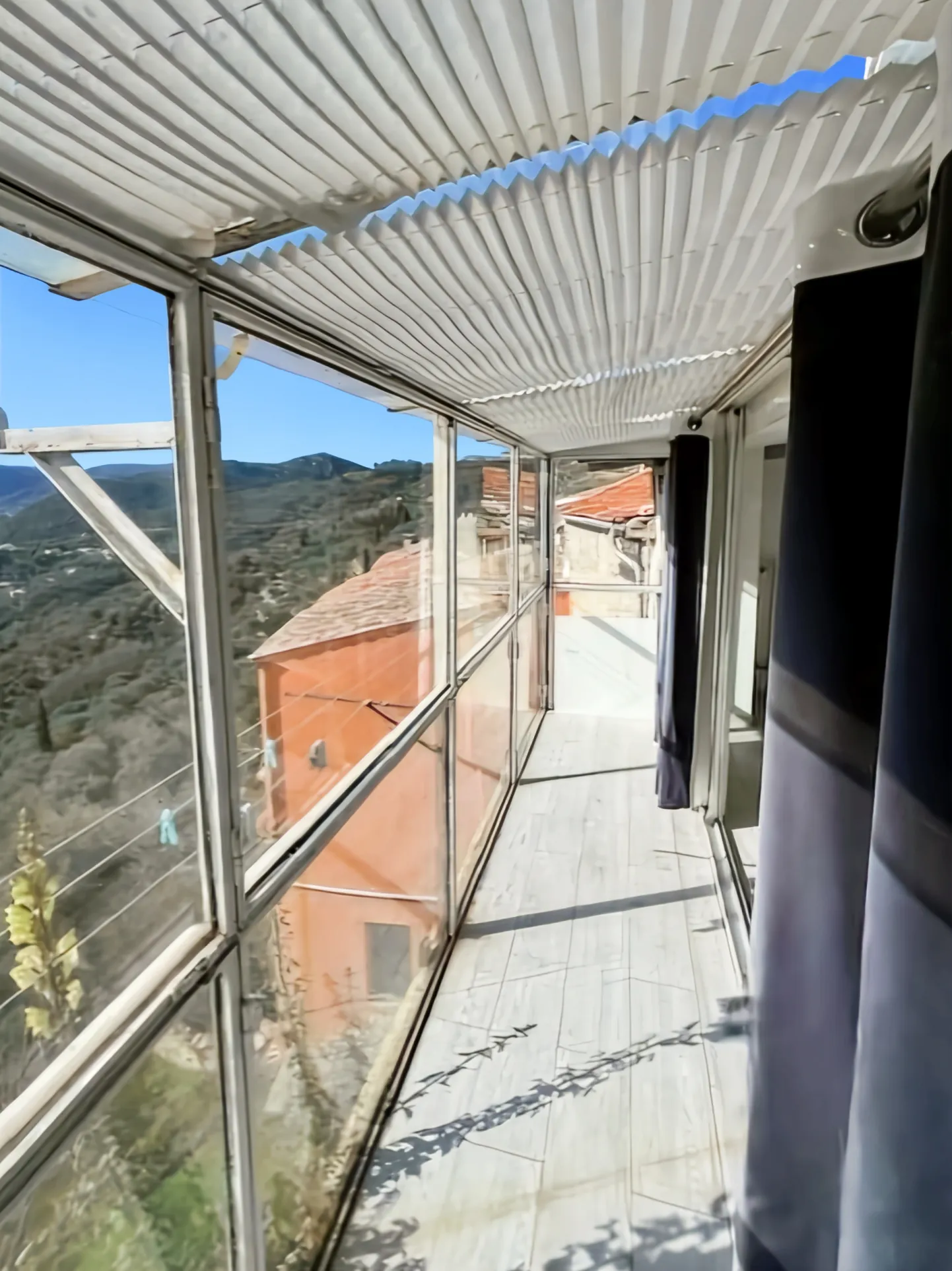 Maison de village avec vue dégagée de 97 m² à Bonson, proximité Nice 