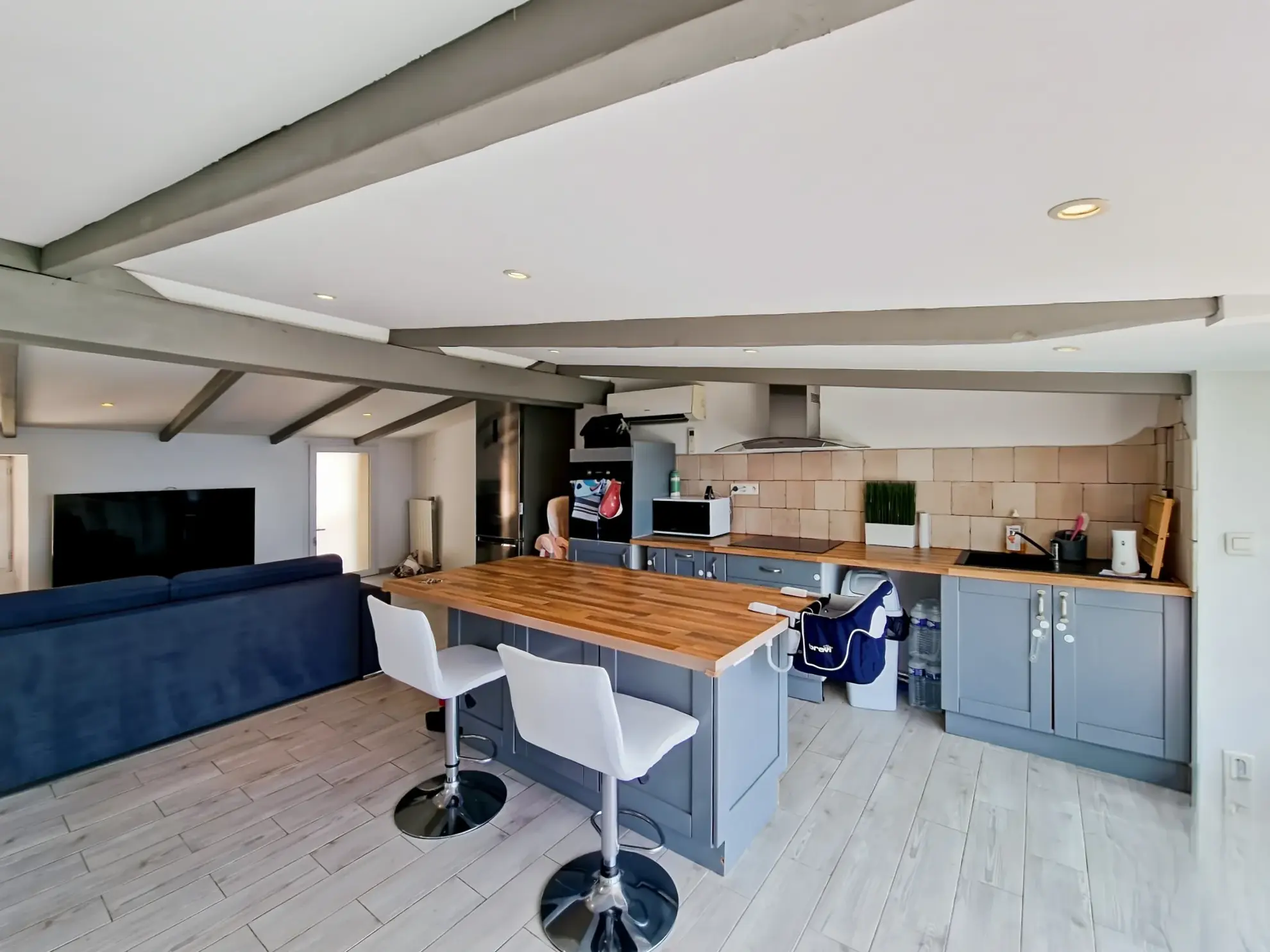 Maison de village avec vue dégagée de 97 m² à Bonson, proximité Nice 