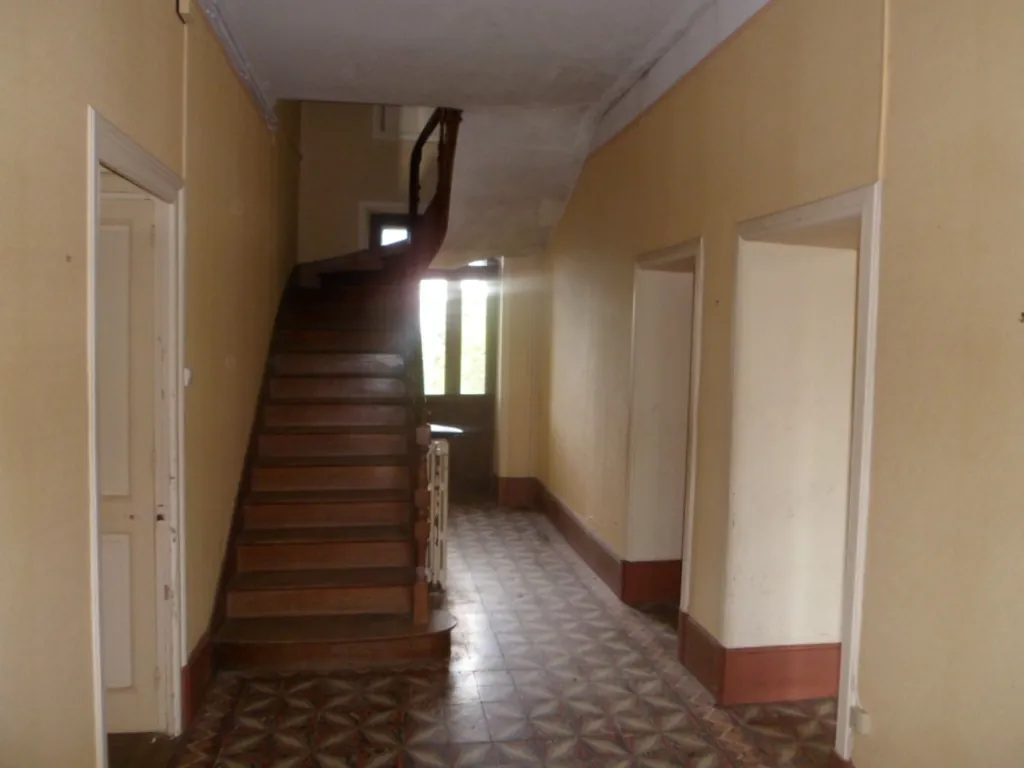 Maison ancienne à rénover avec grand terrain à Saint Pierre du Chemin - secteur Pouzaugues 