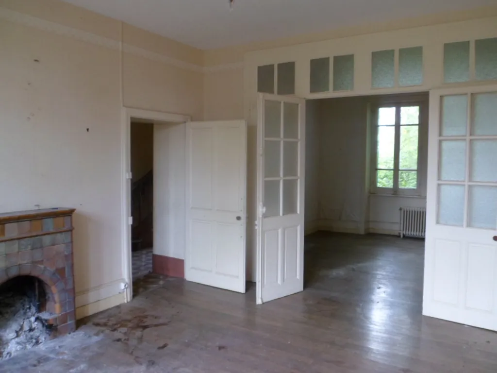 Maison ancienne à rénover avec grand terrain à Saint Pierre du Chemin - secteur Pouzaugues 