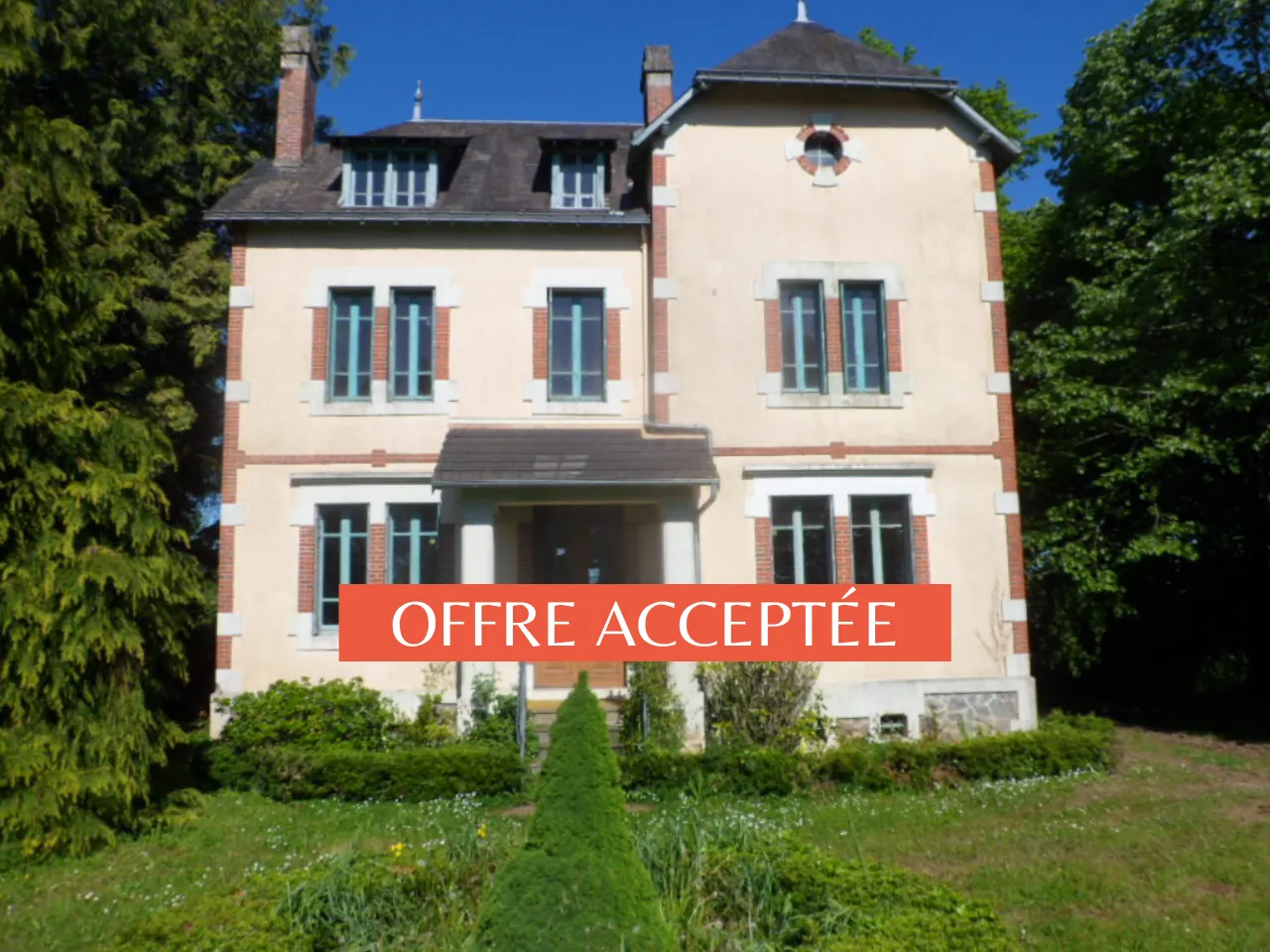 Maison ancienne à rénover avec grand terrain à Saint Pierre du Chemin - secteur Pouzaugues