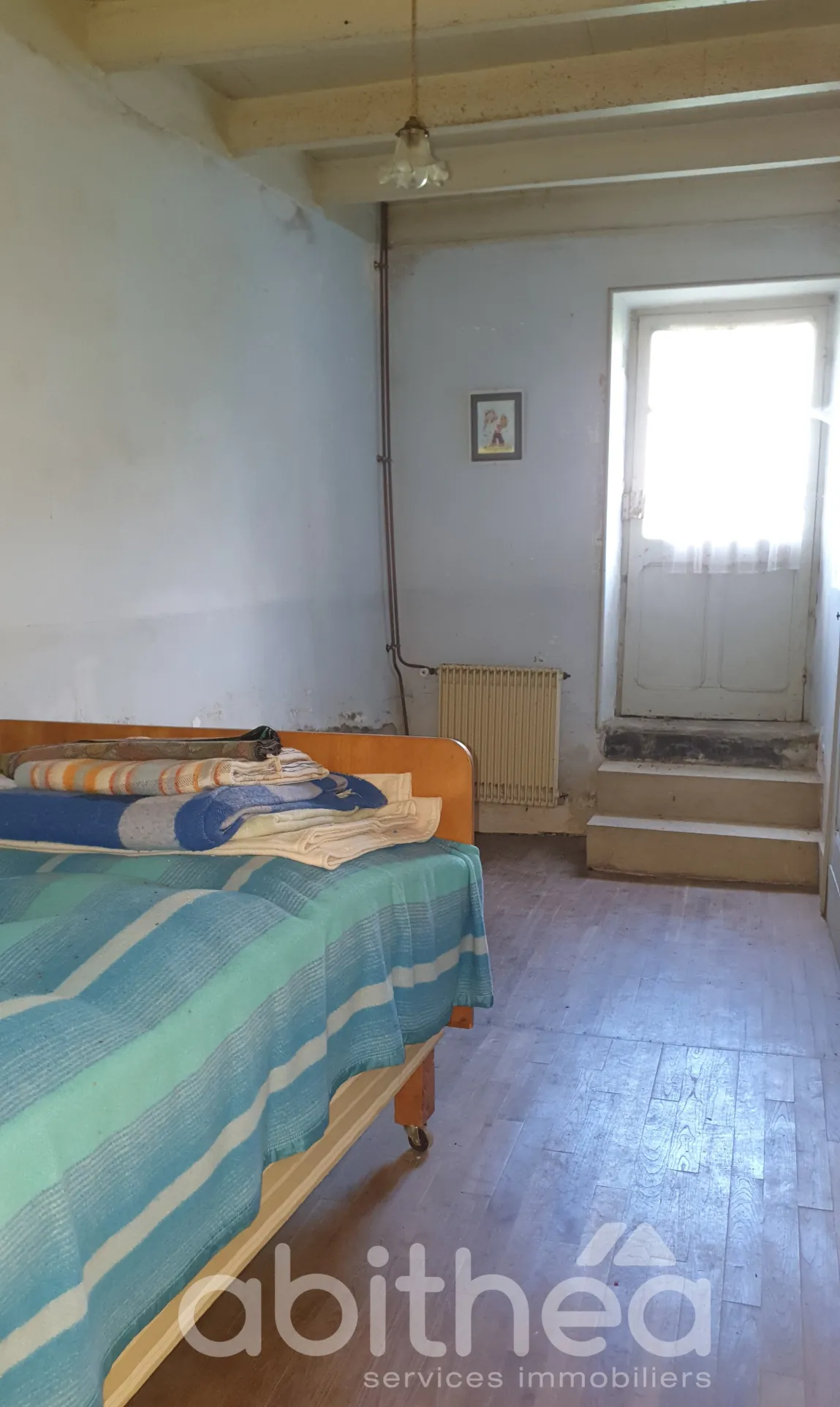 Vente ensemble immobilier à Cellefrouin avec maison et dépendances de 200 m² 