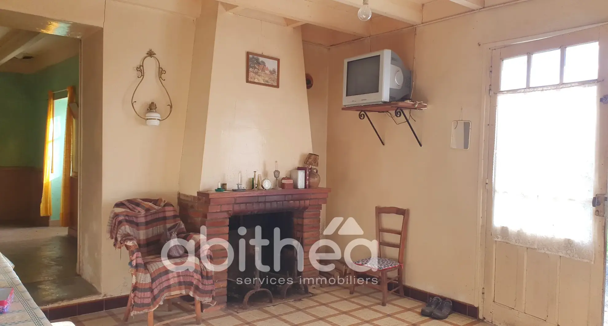 Vente ensemble immobilier à Cellefrouin avec maison et dépendances de 200 m² 