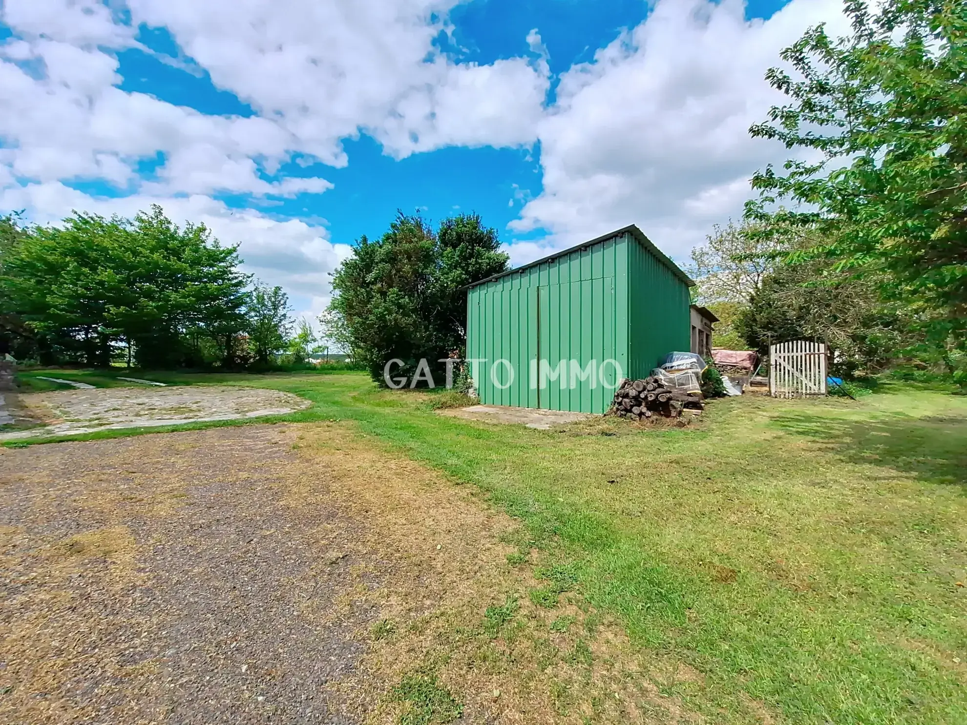 Vaste maison de village à rénover avec grand terrain à Remoncourt 