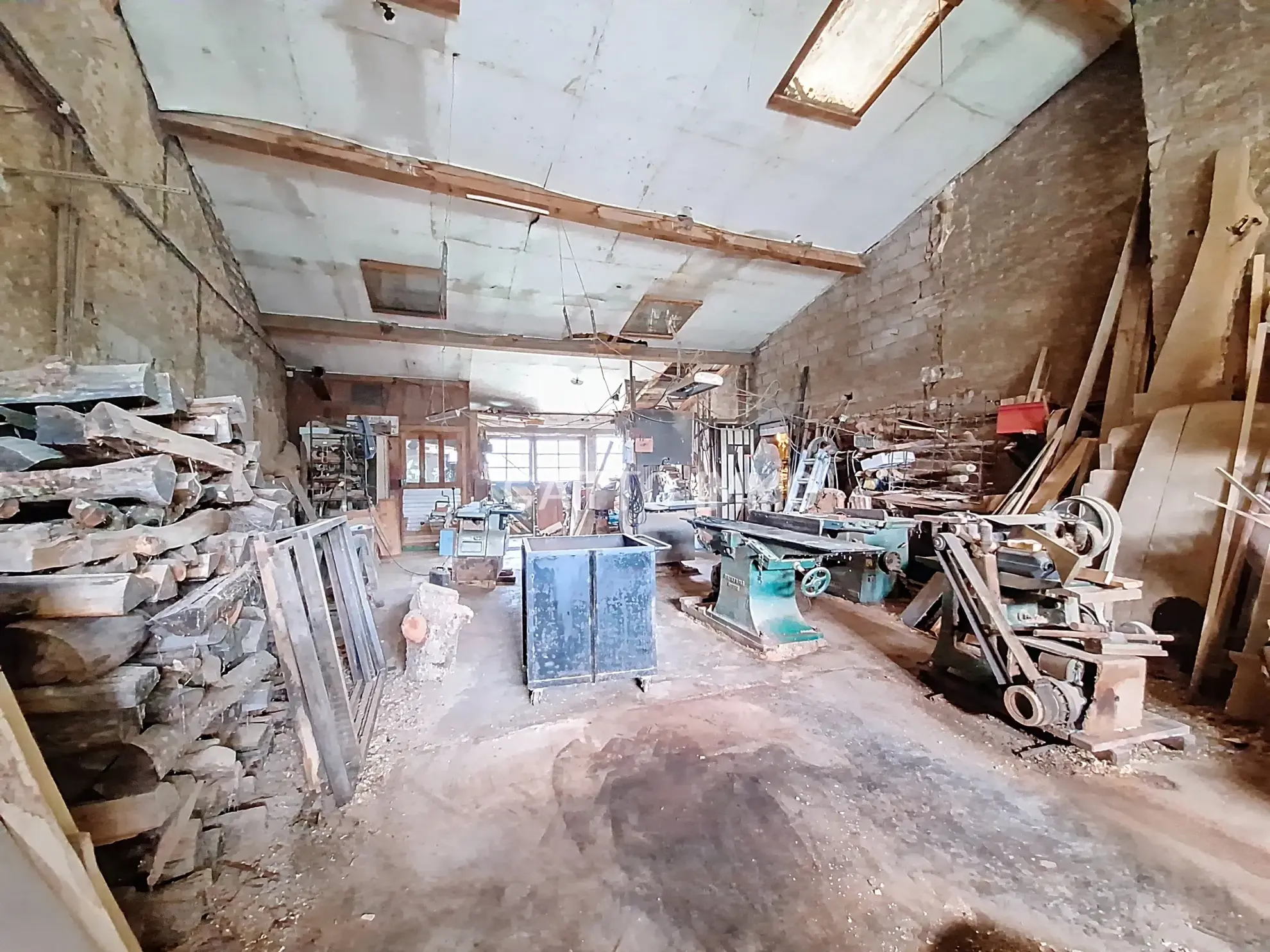 Vaste maison de village à rénover avec grand terrain à Remoncourt 