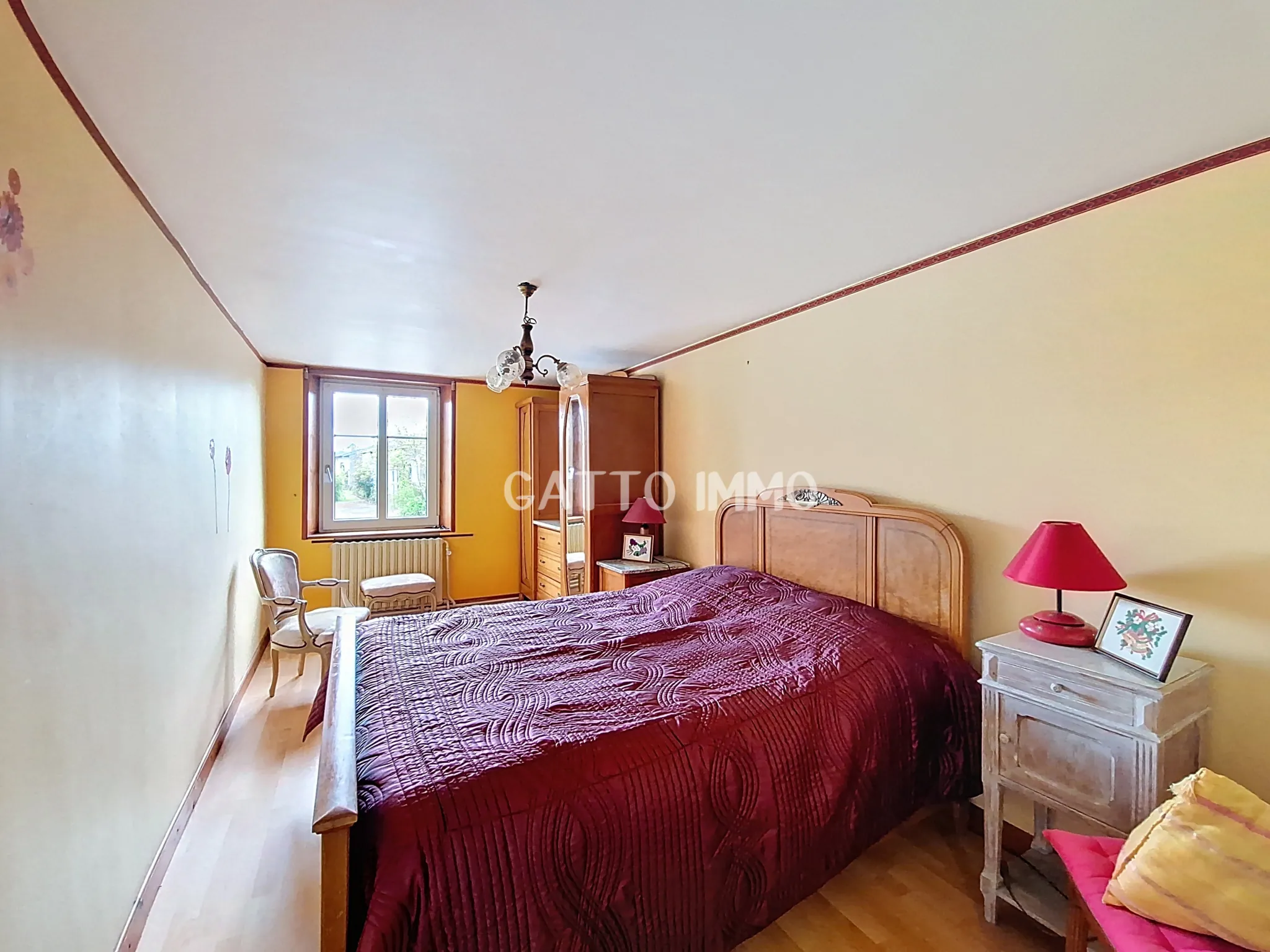 Vaste maison de village à rénover avec grand terrain à Remoncourt 