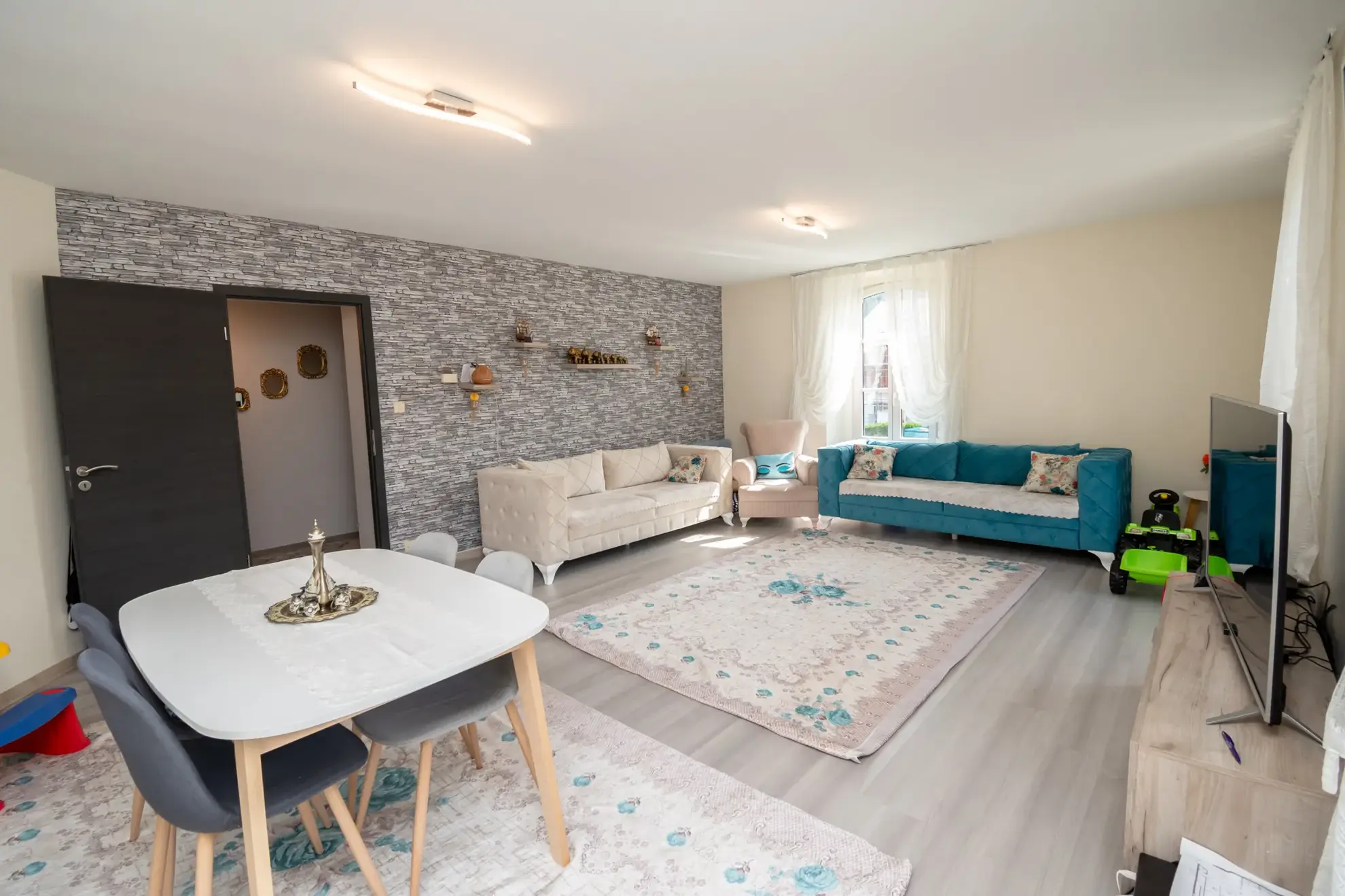 À vendre à Pontarlier - Appartement 5 pièces avec jardin, garage et dépendances