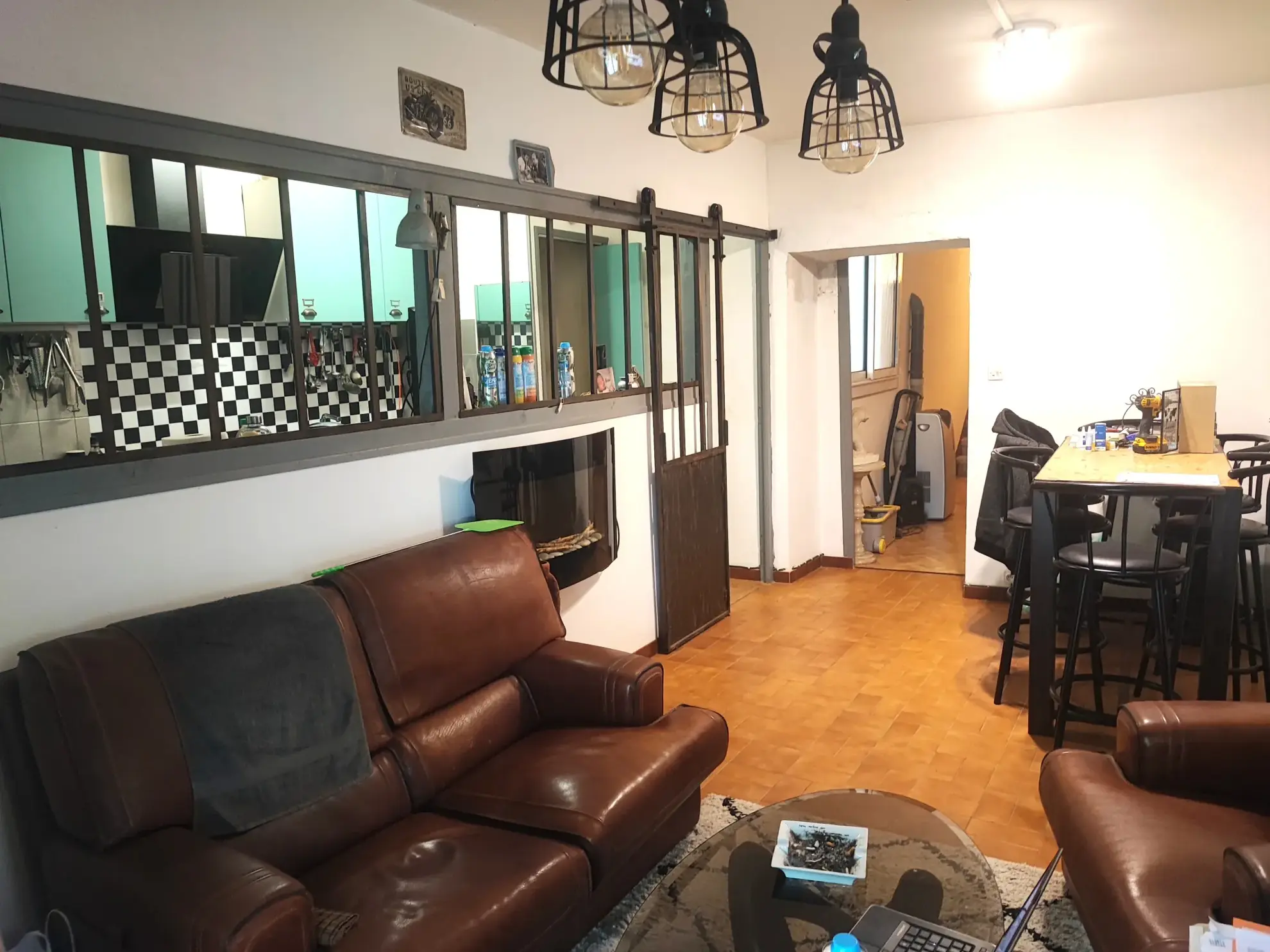 Maison de village avec garage et panneaux solaires à Azille 