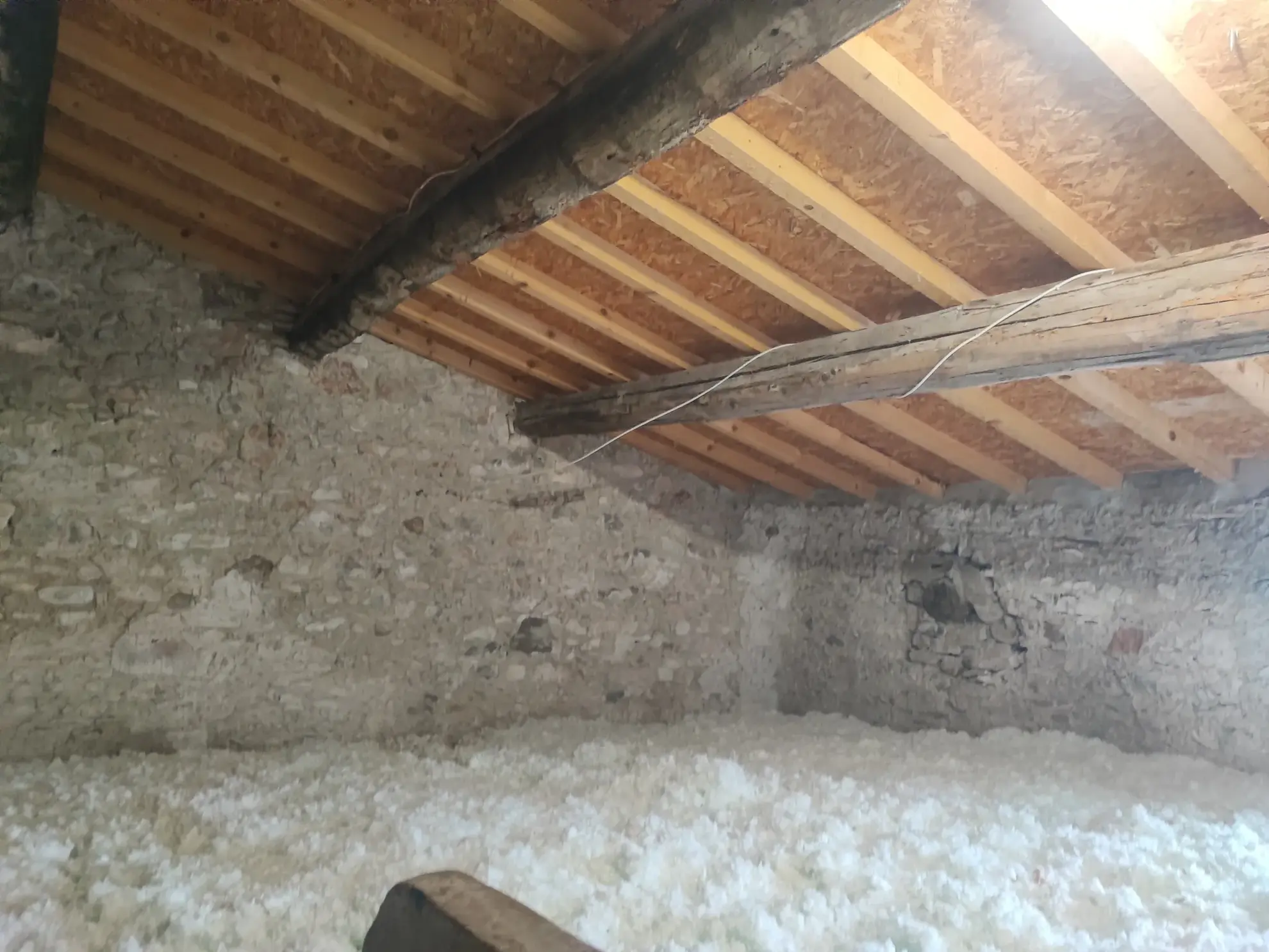 Maison de village avec garage et panneaux solaires à Azille 