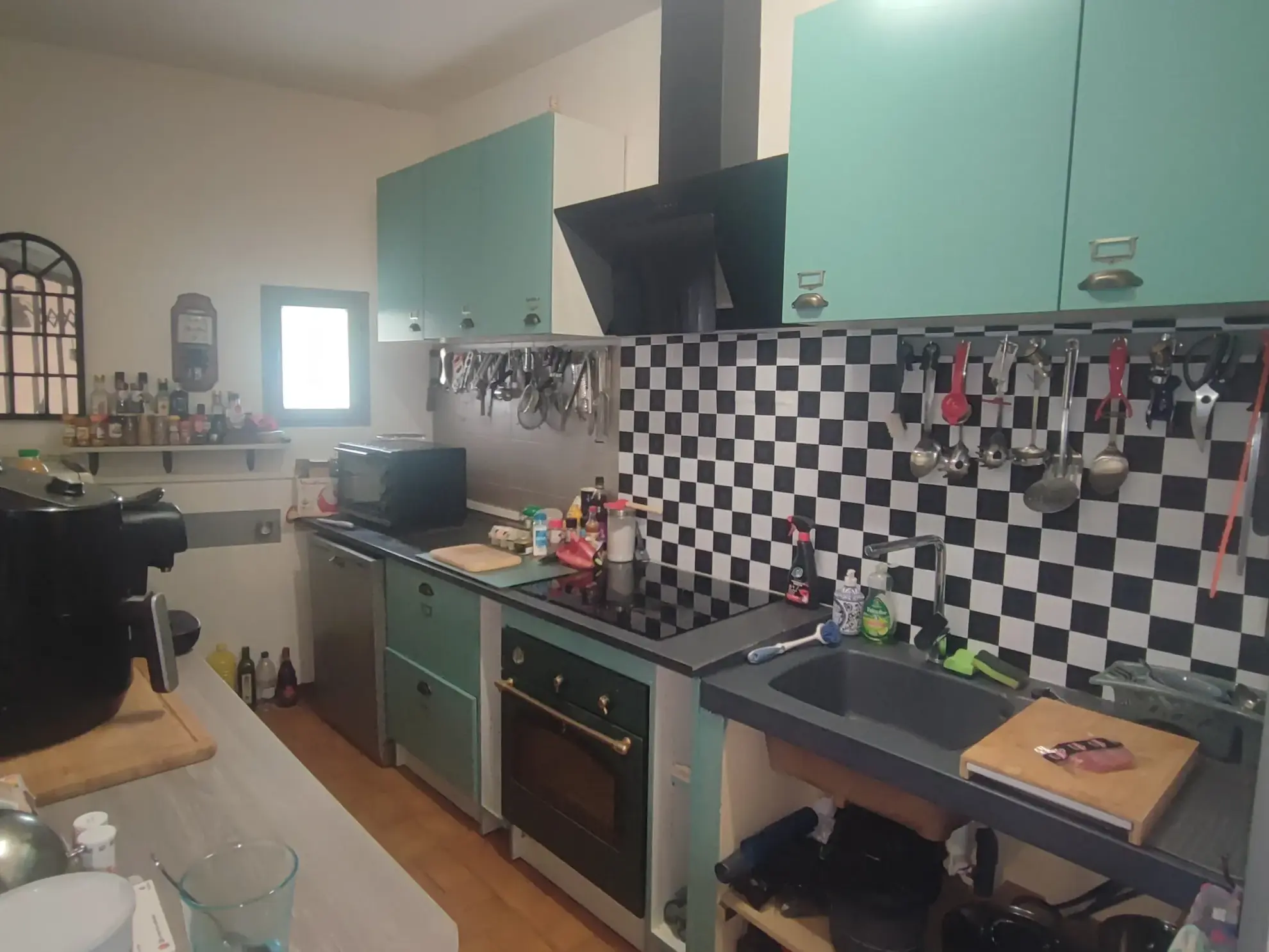 Maison de village avec garage et panneaux solaires à Azille 