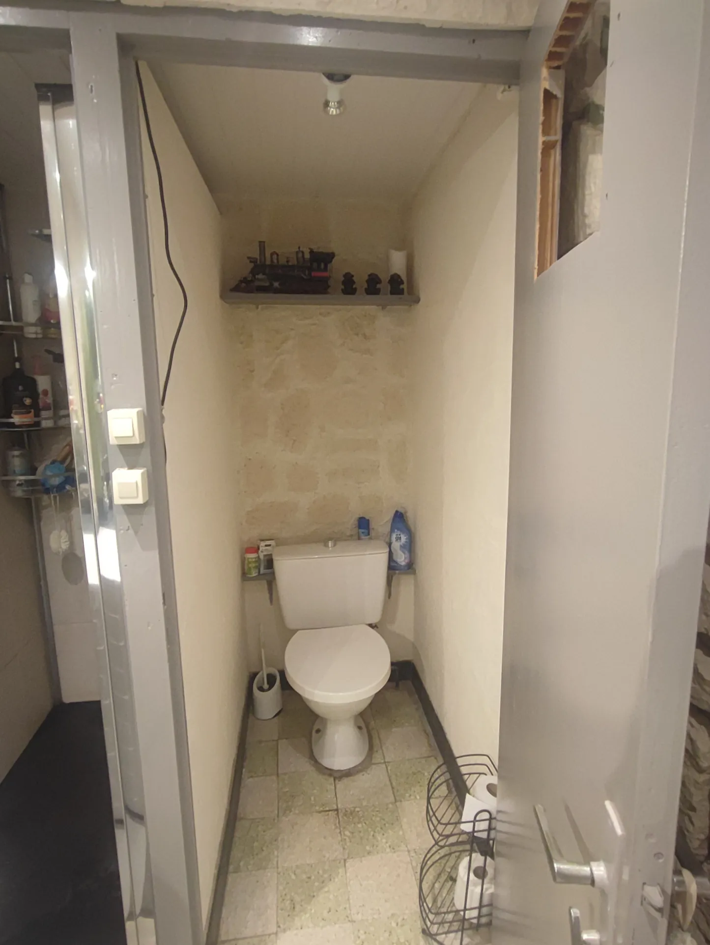 Maison de village avec garage et panneaux solaires à Azille 