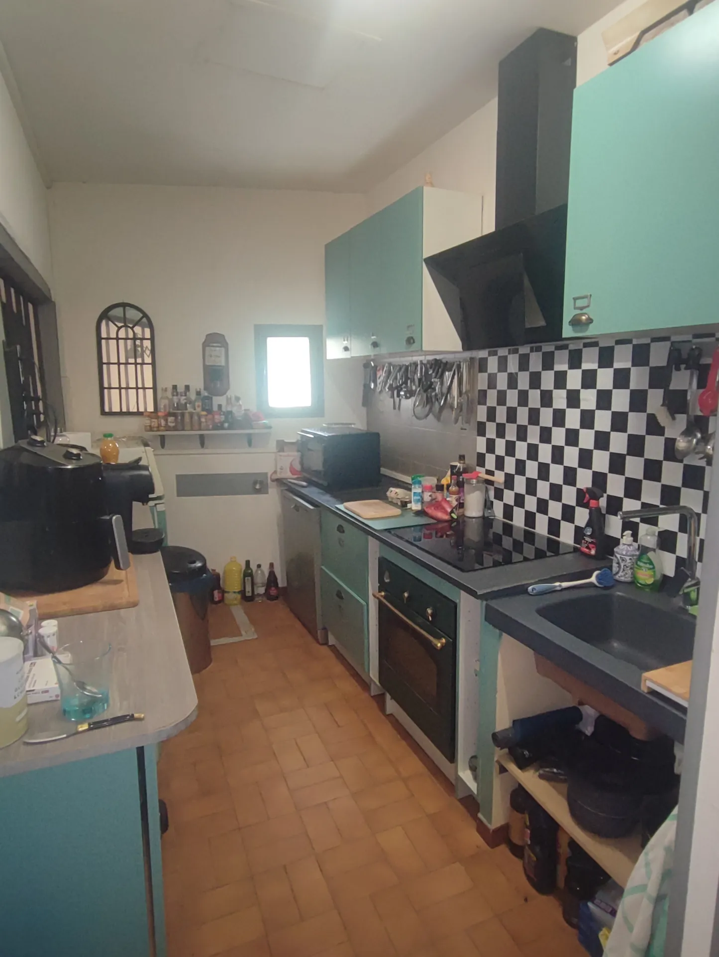 Maison de village avec garage et panneaux solaires à Azille 