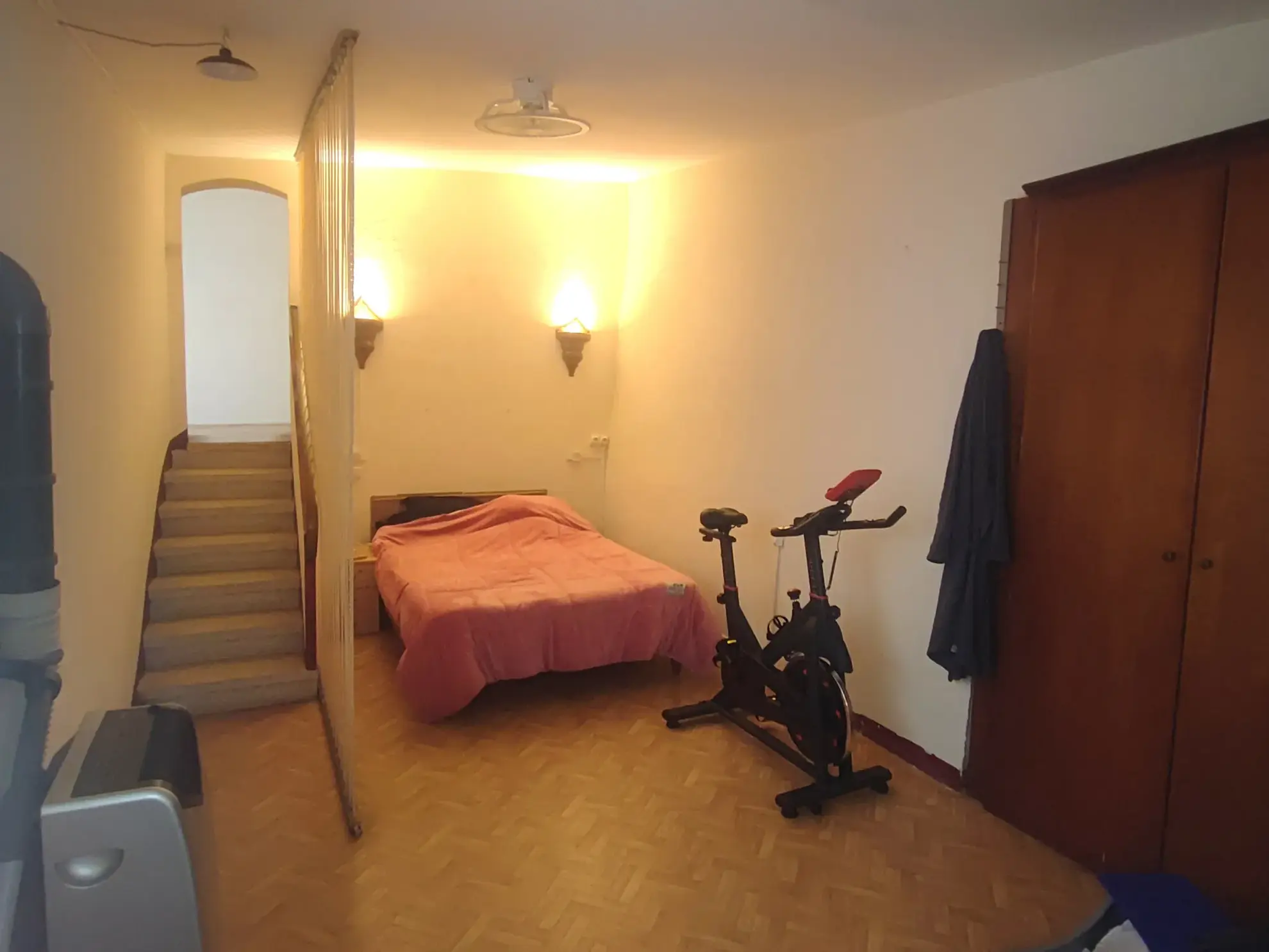 Maison de village avec garage et panneaux solaires à Azille 