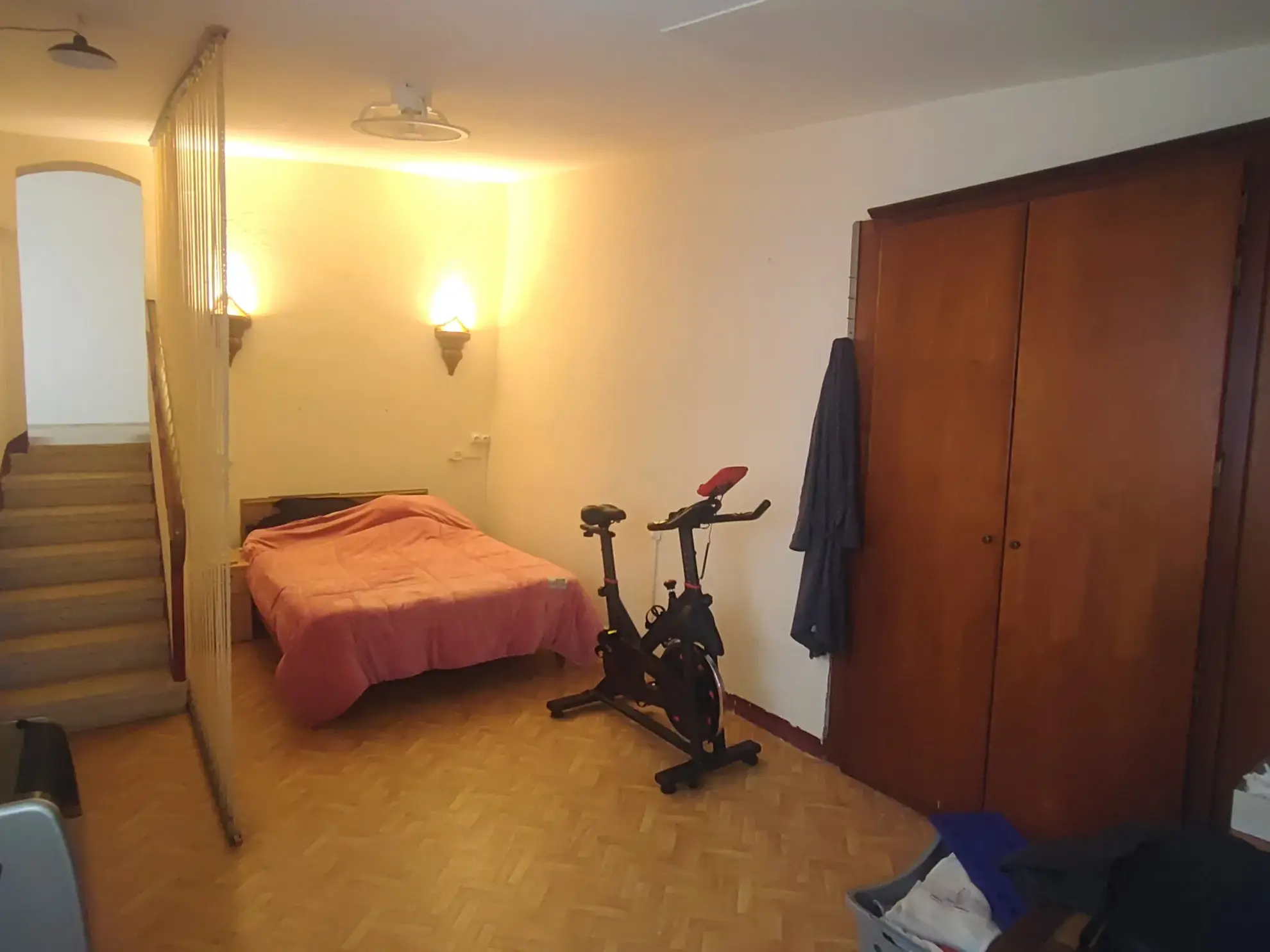 Maison de village avec garage et panneaux solaires à Azille 