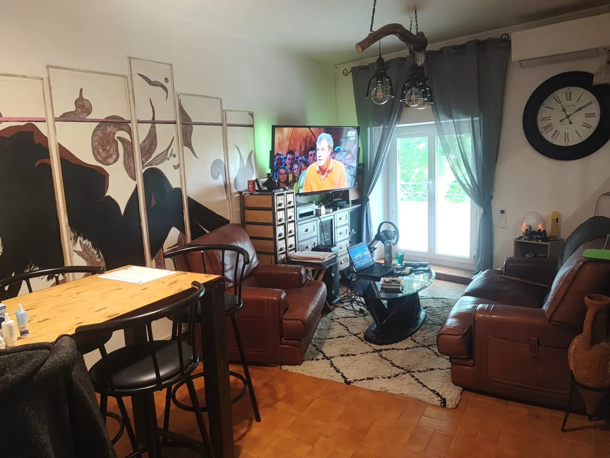 Maison de village avec garage et panneaux solaires à Azille 