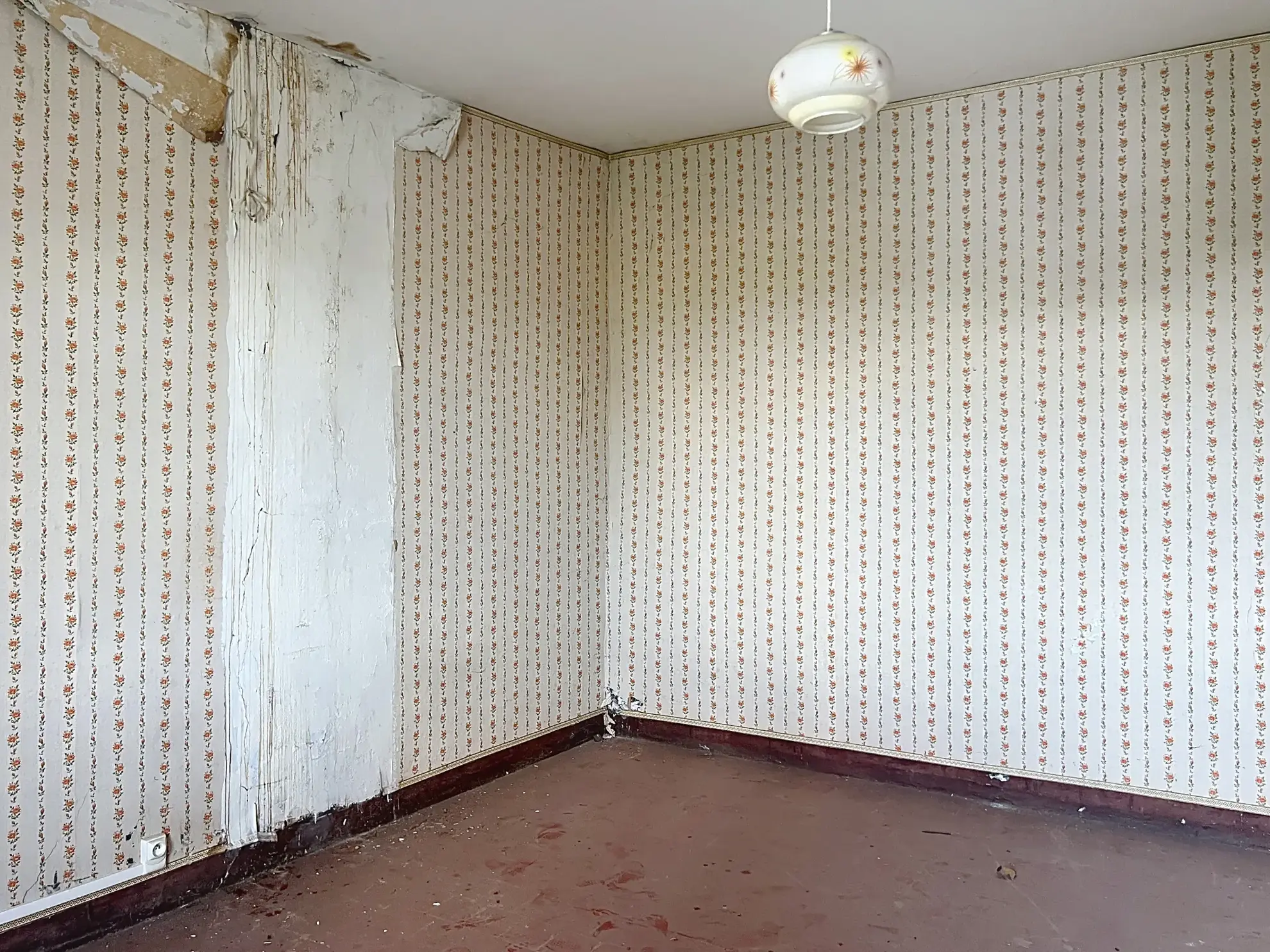 Ferme viticole à restaurer de 383 m² avec terrain de 3 000 m² en Drôme Provençale 