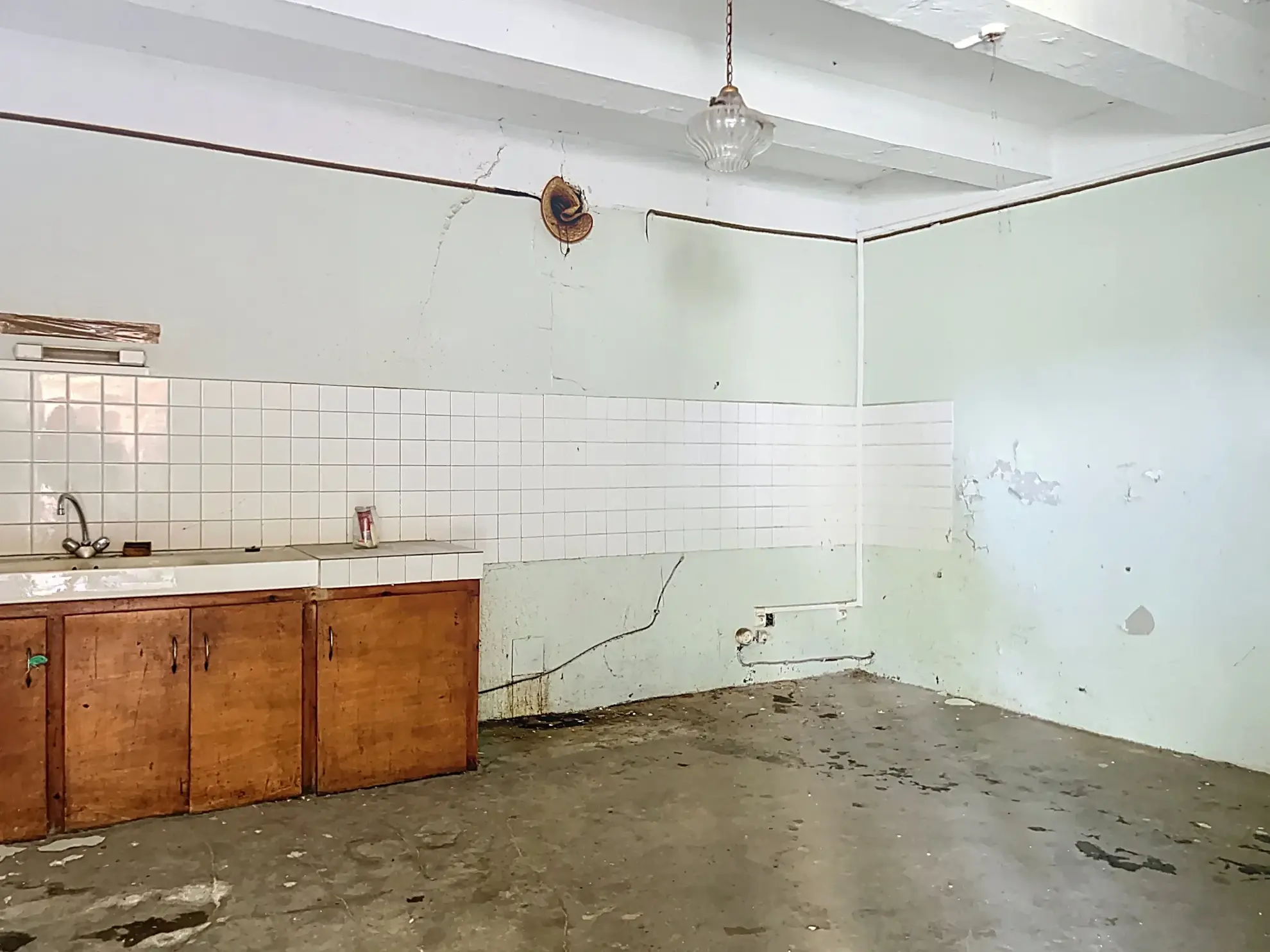 Ferme viticole à restaurer de 383 m² avec terrain de 3 000 m² en Drôme Provençale 