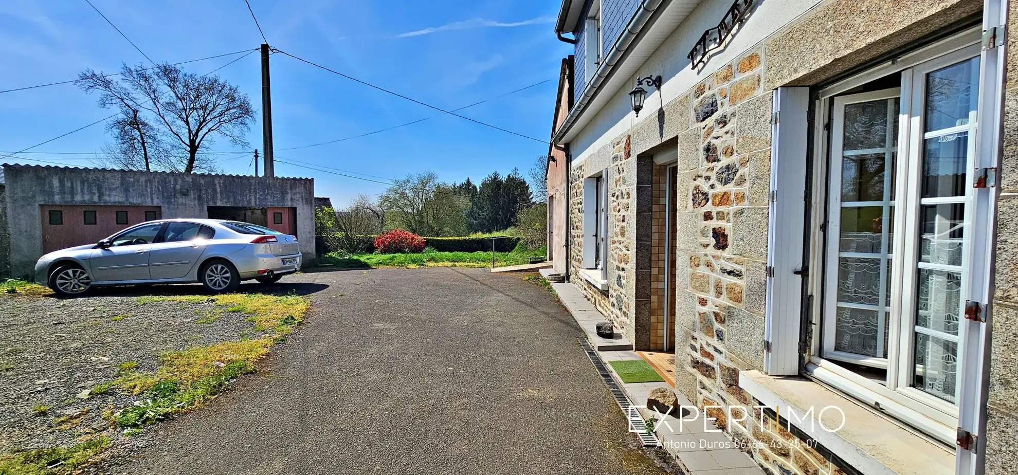 Maison de 103 m² à Hénon en Côtes d'Armor avec grands terrains 