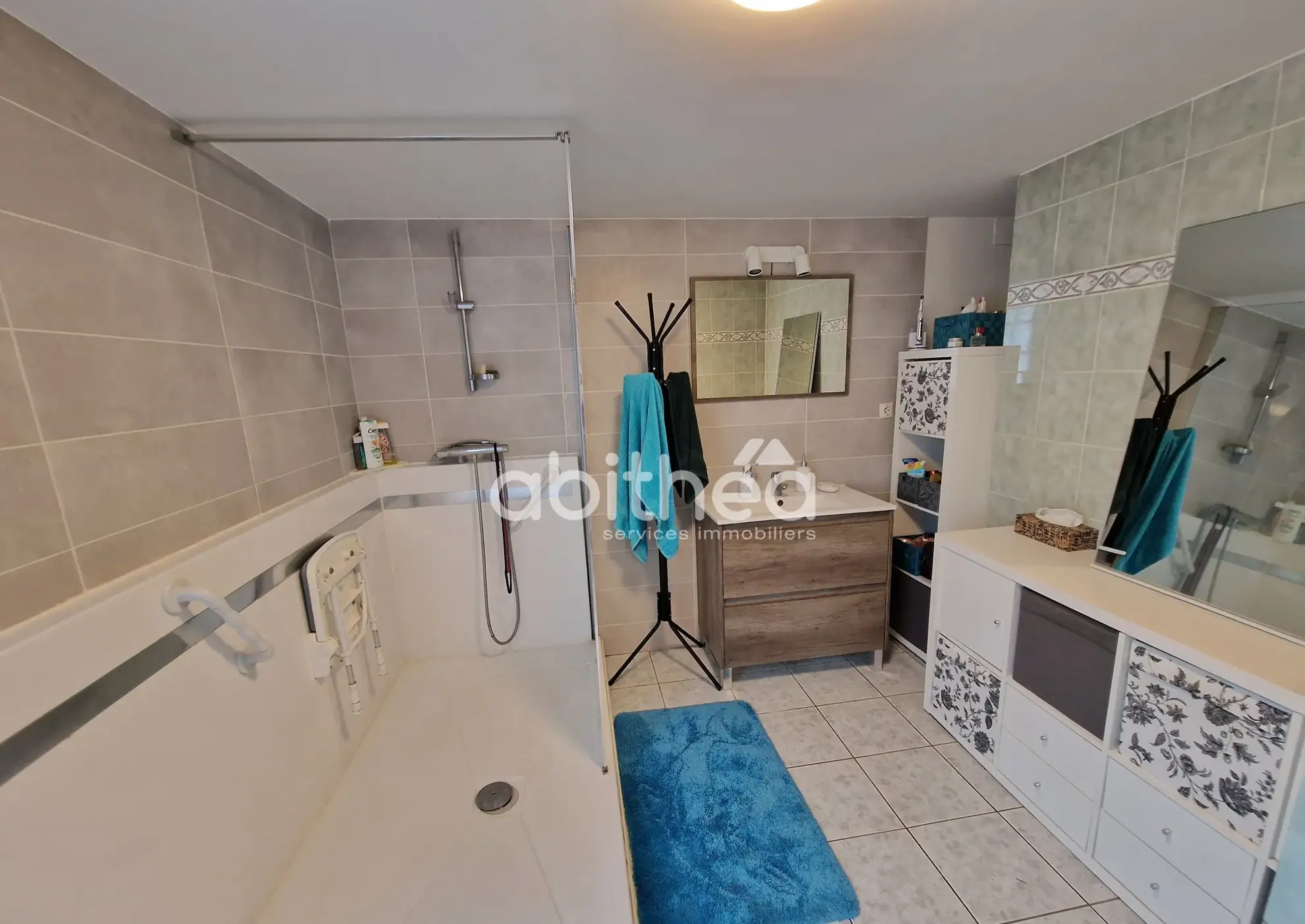 Grande maison à Roumazieres Loubert avec grange et terrain de 4270 m² 