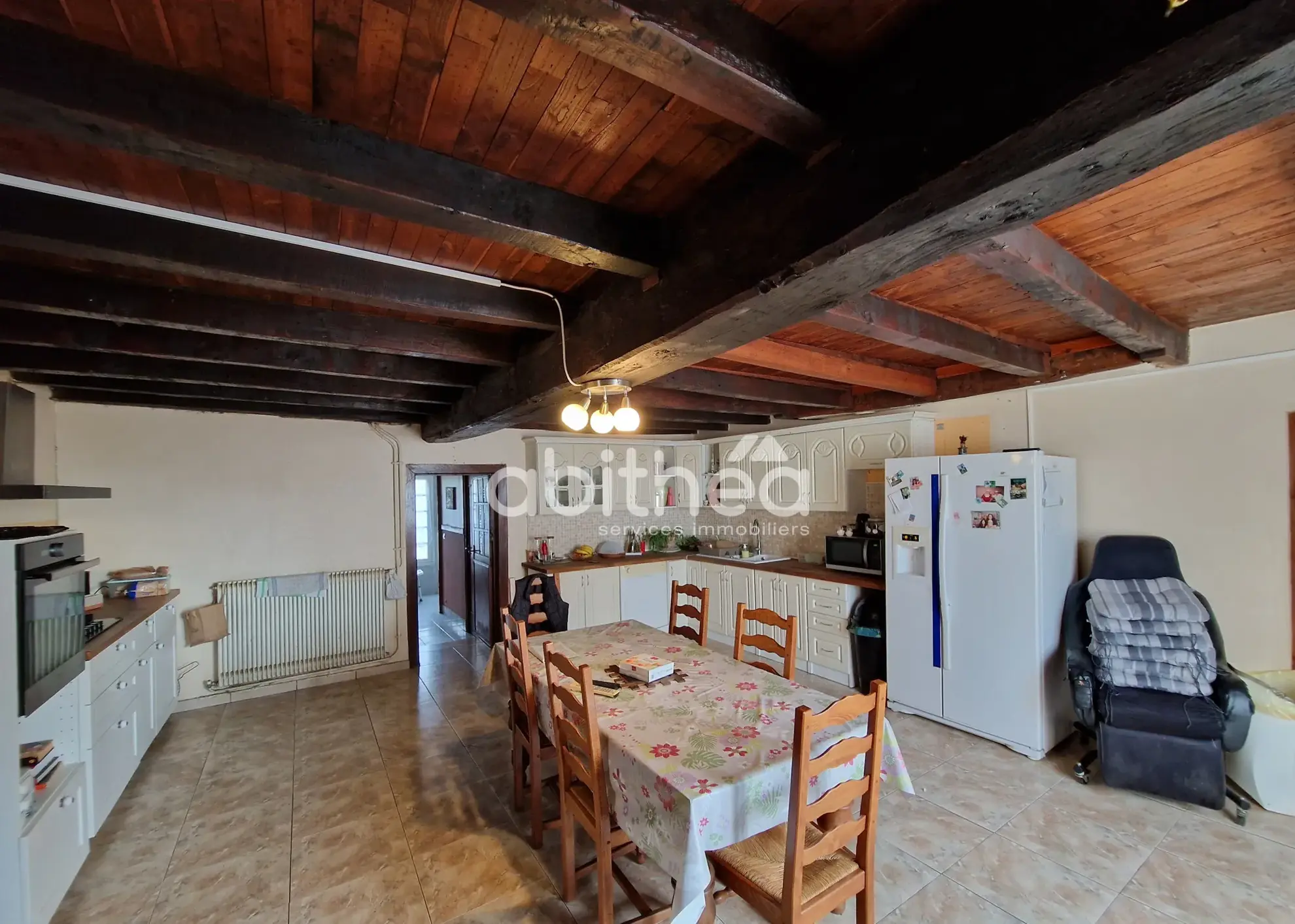 Grande maison à Roumazieres Loubert avec grange et terrain de 4270 m² 