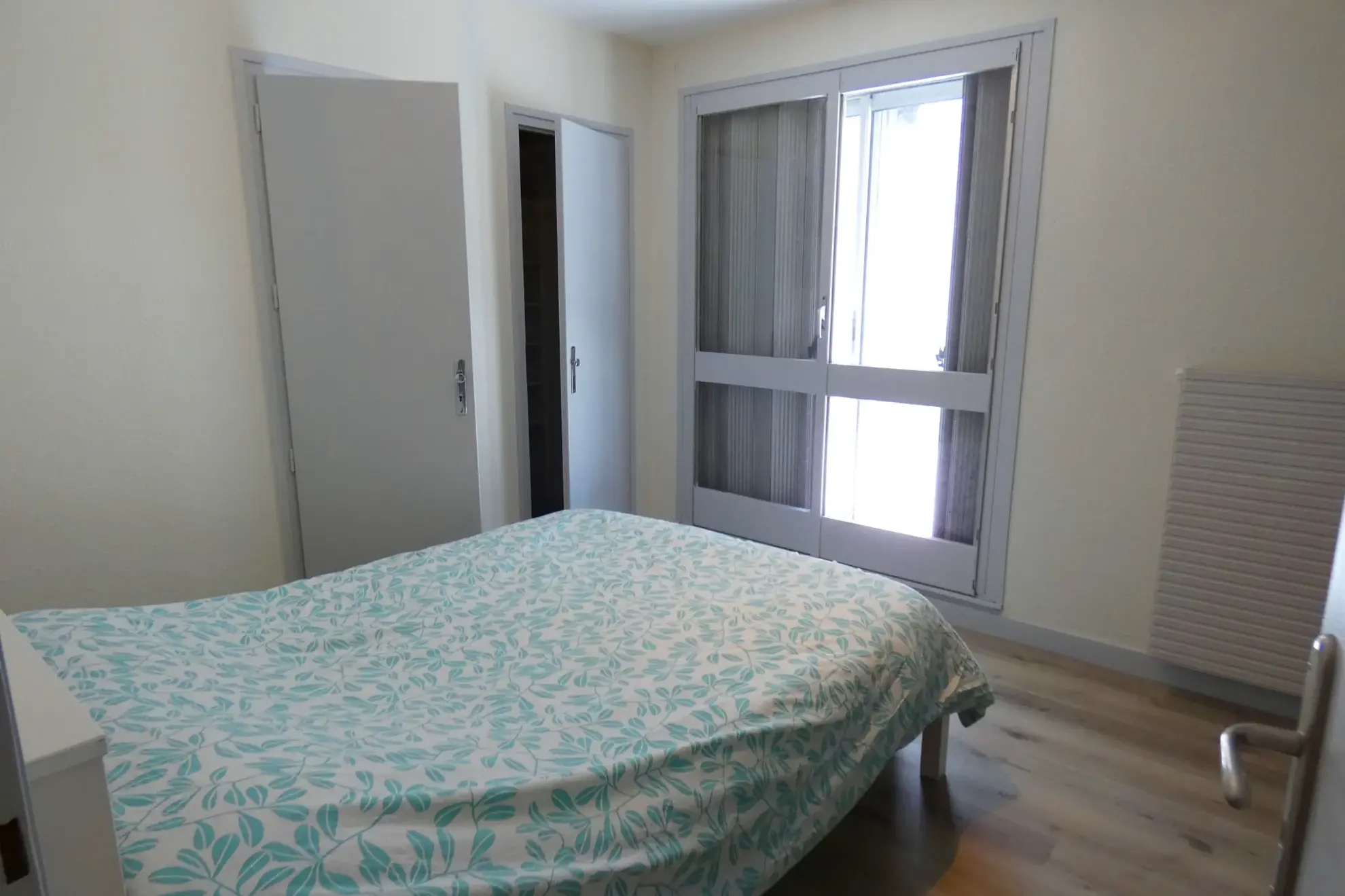 Appartement T3 rénové avec terrasse et parking sécurisé à Aurillac 