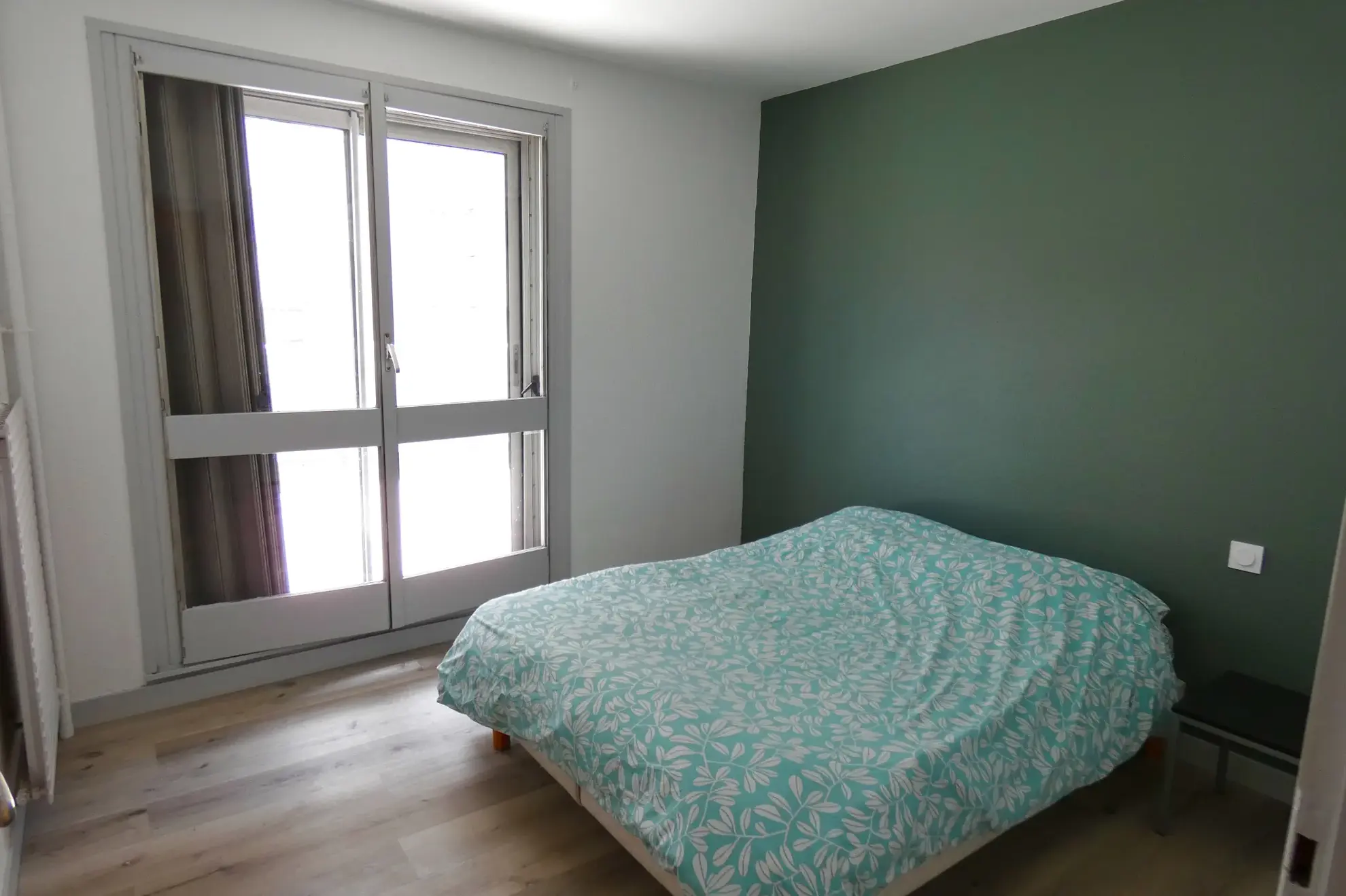 Appartement T3 rénové avec terrasse et parking sécurisé à Aurillac 