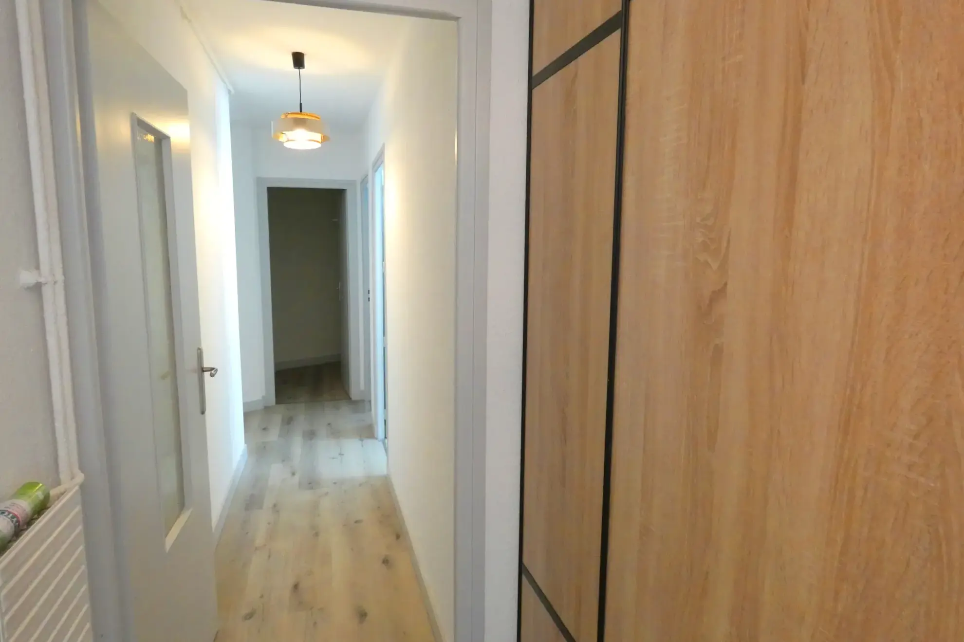 Appartement T3 rénové avec terrasse et parking sécurisé à Aurillac 