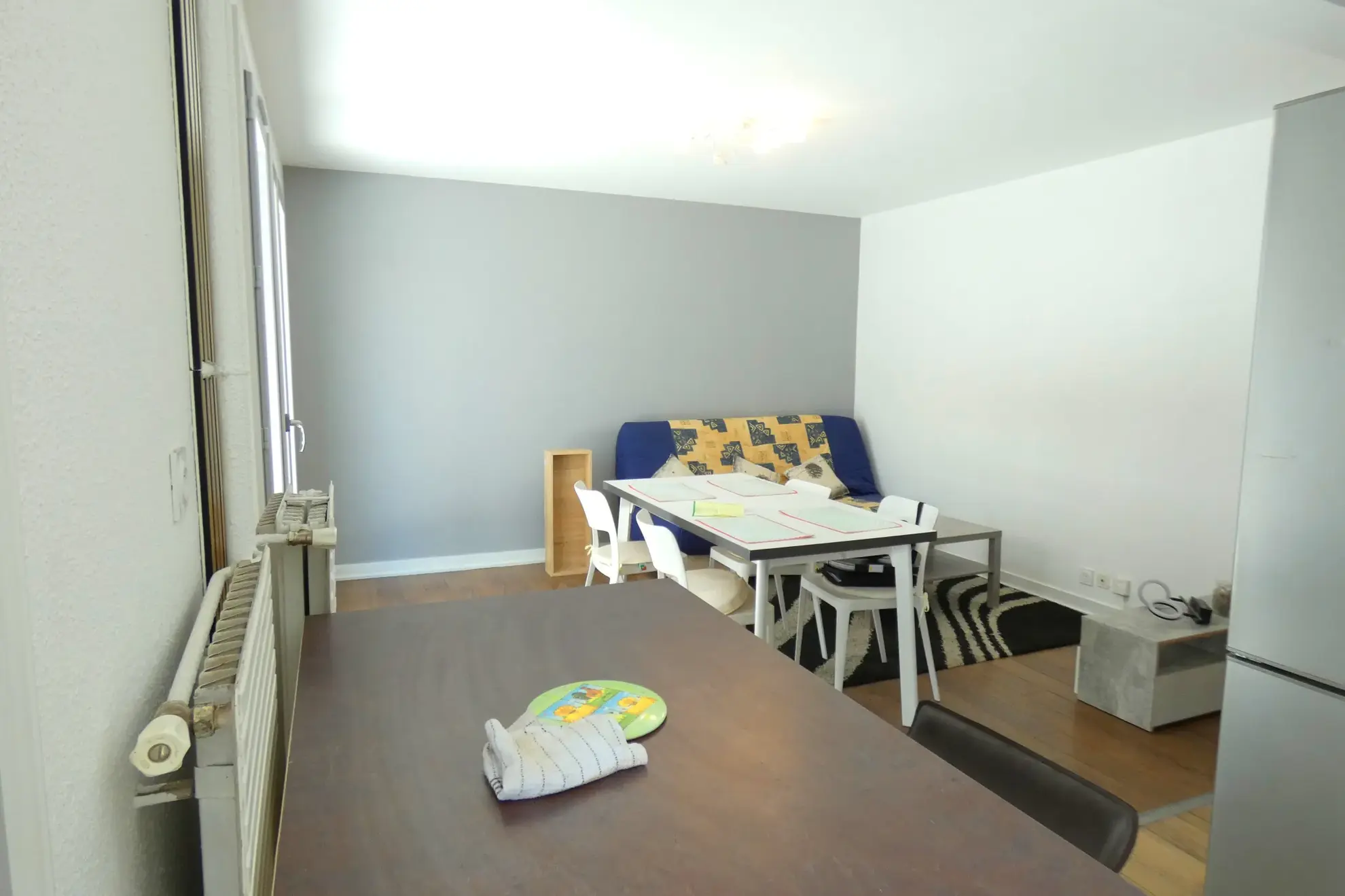 Appartement T3 rénové avec terrasse et parking sécurisé à Aurillac 