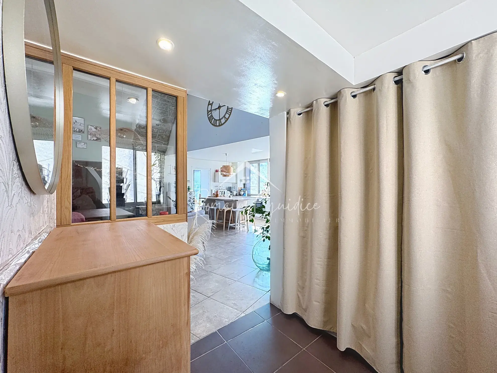 Belle maison de 145 m² avec charme et luminosité à Millau dans le village du Mona 