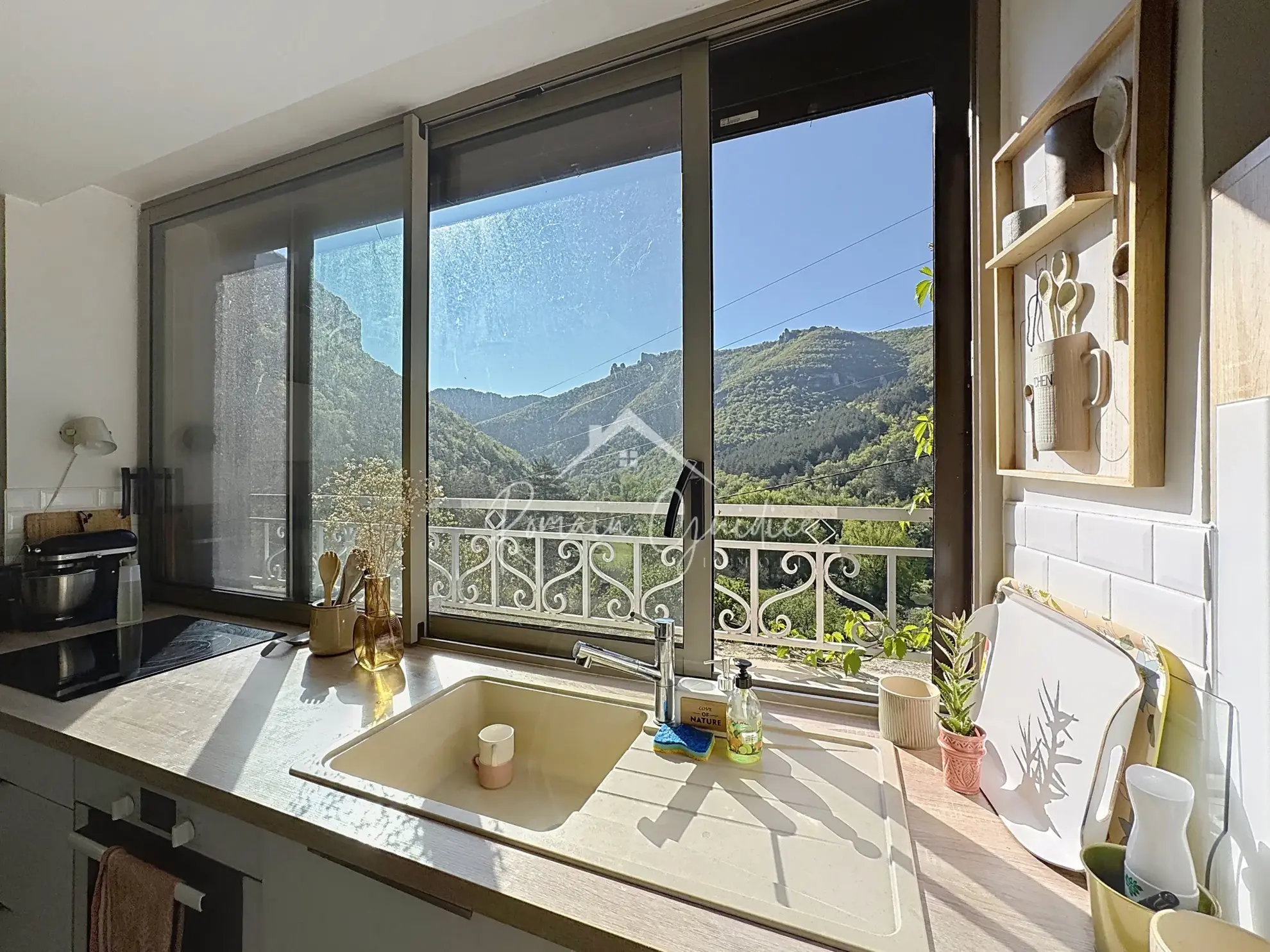 Belle maison de 145 m² avec charme et luminosité à Millau dans le village du Mona 