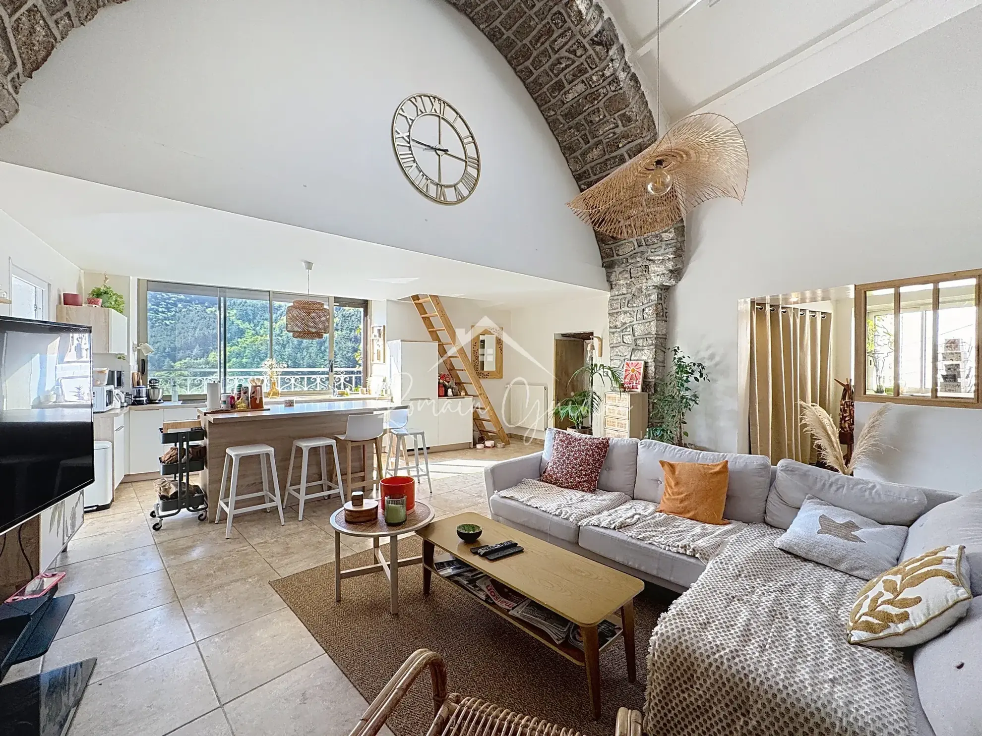 Belle maison de 145 m² avec charme et luminosité à Millau dans le village du Mona 