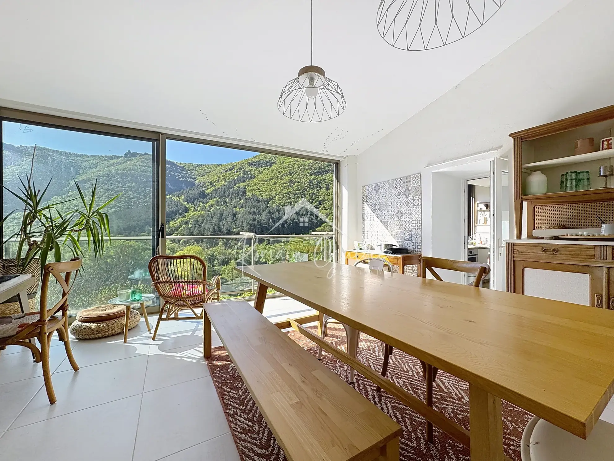 Belle maison de 145 m² avec charme et luminosité à Millau dans le village du Mona 
