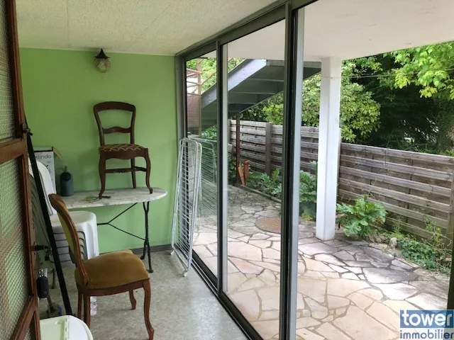 Maison à vendre à Villefranche de Rouergue avec T1 loué et terrain de 600 m² 