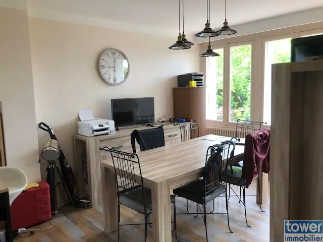 Maison à vendre à Villefranche de Rouergue avec T1 loué et terrain de 600 m² 